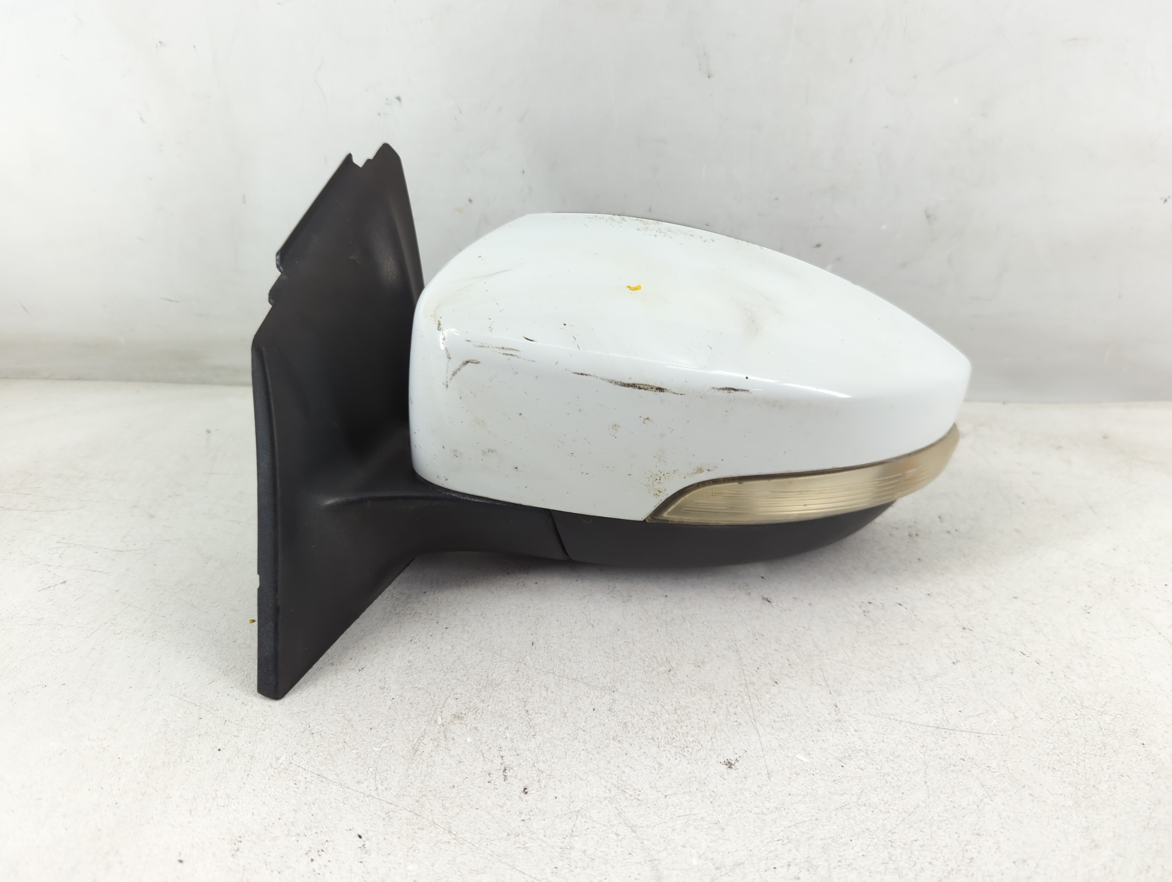 2015-2018 Ford Focus Driver Left Side View Power Door Mirror White 1069271 - Oemusedautoparts1.com