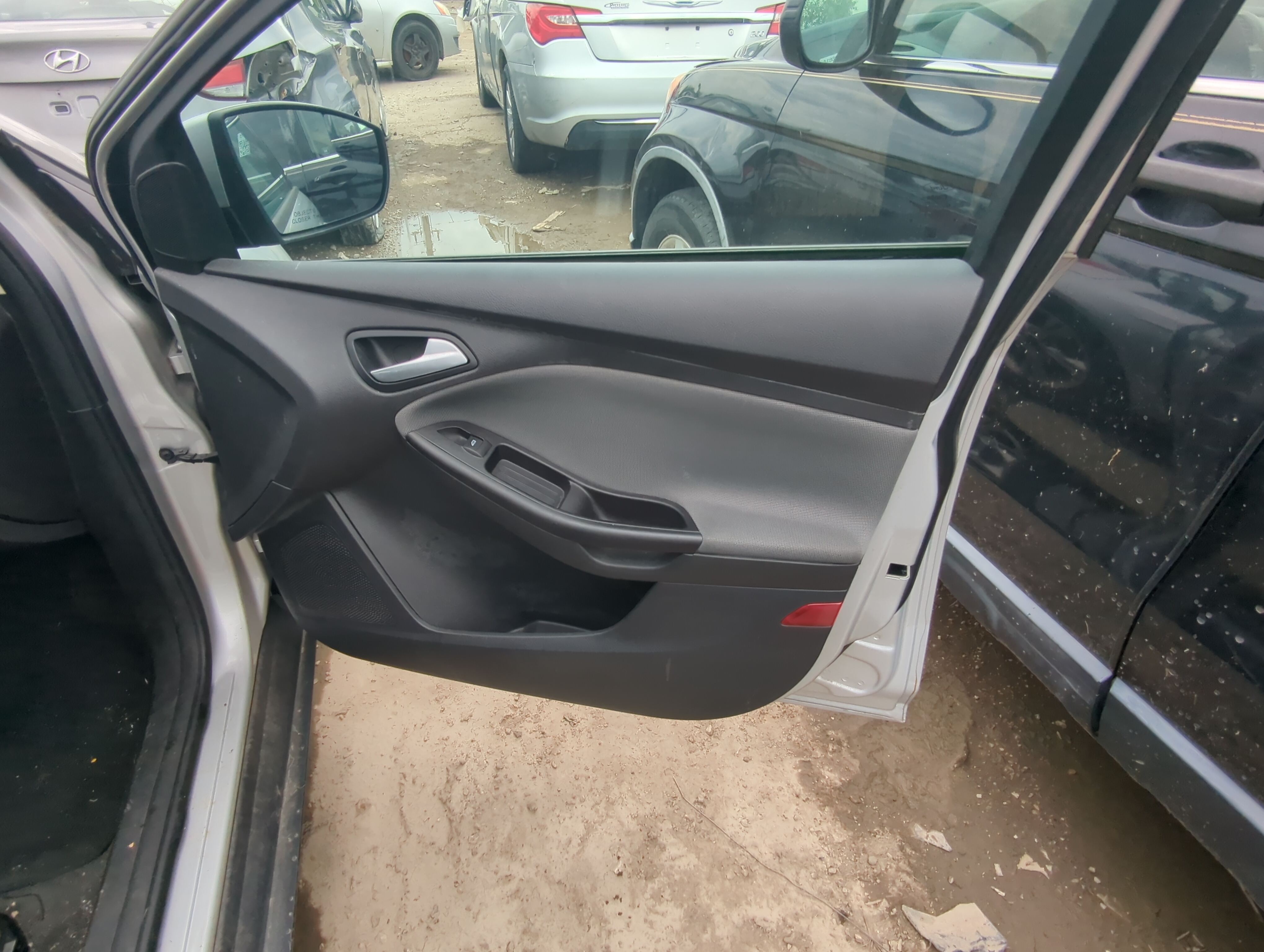 2014 Ford Focus Front Right Passenger Interior Door Panel Trim 1069436 - Oemusedautoparts1.com