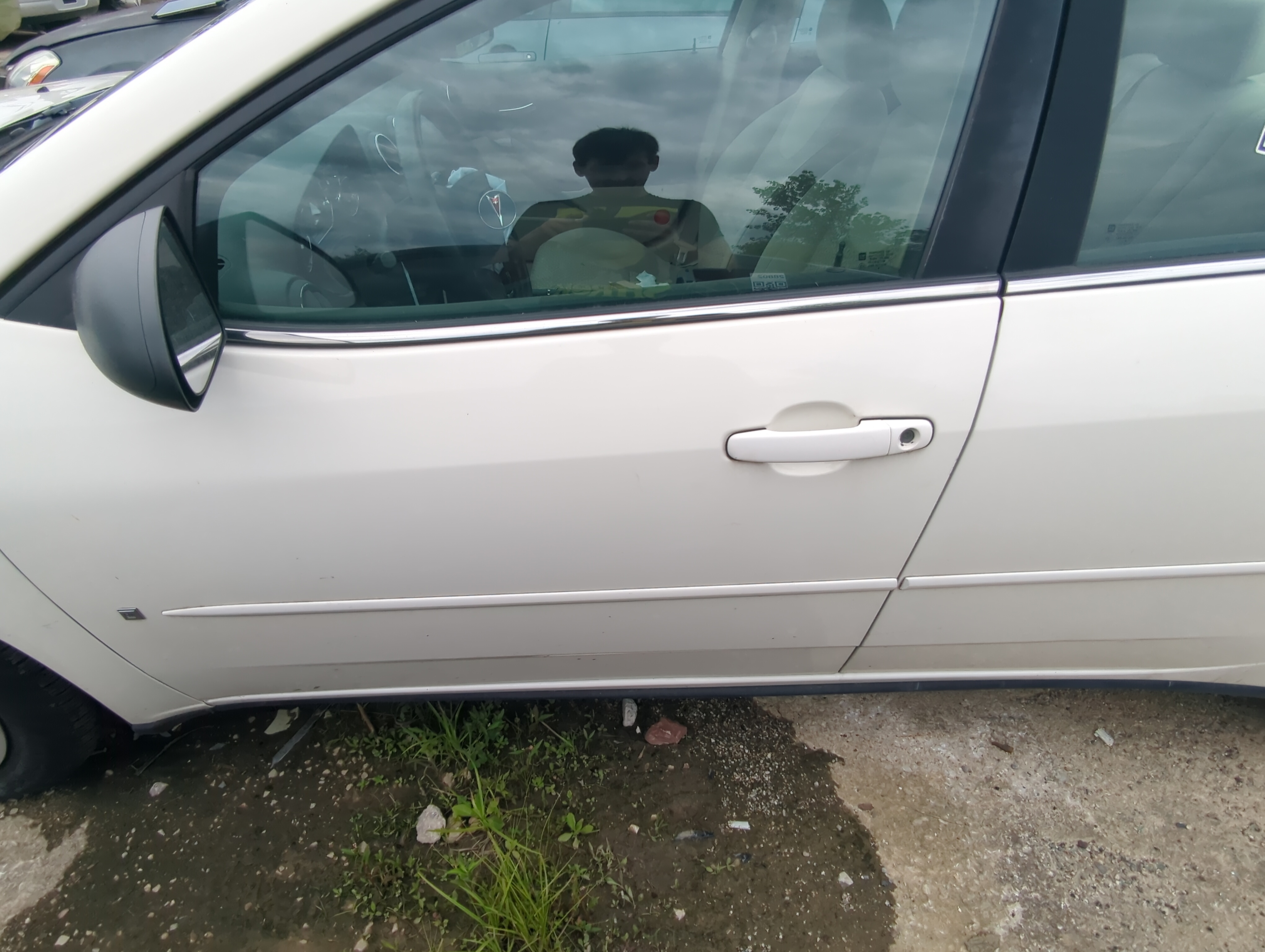 Picture of 2005-2010 Pontiac G6 Driver Front Door Oem 1069686