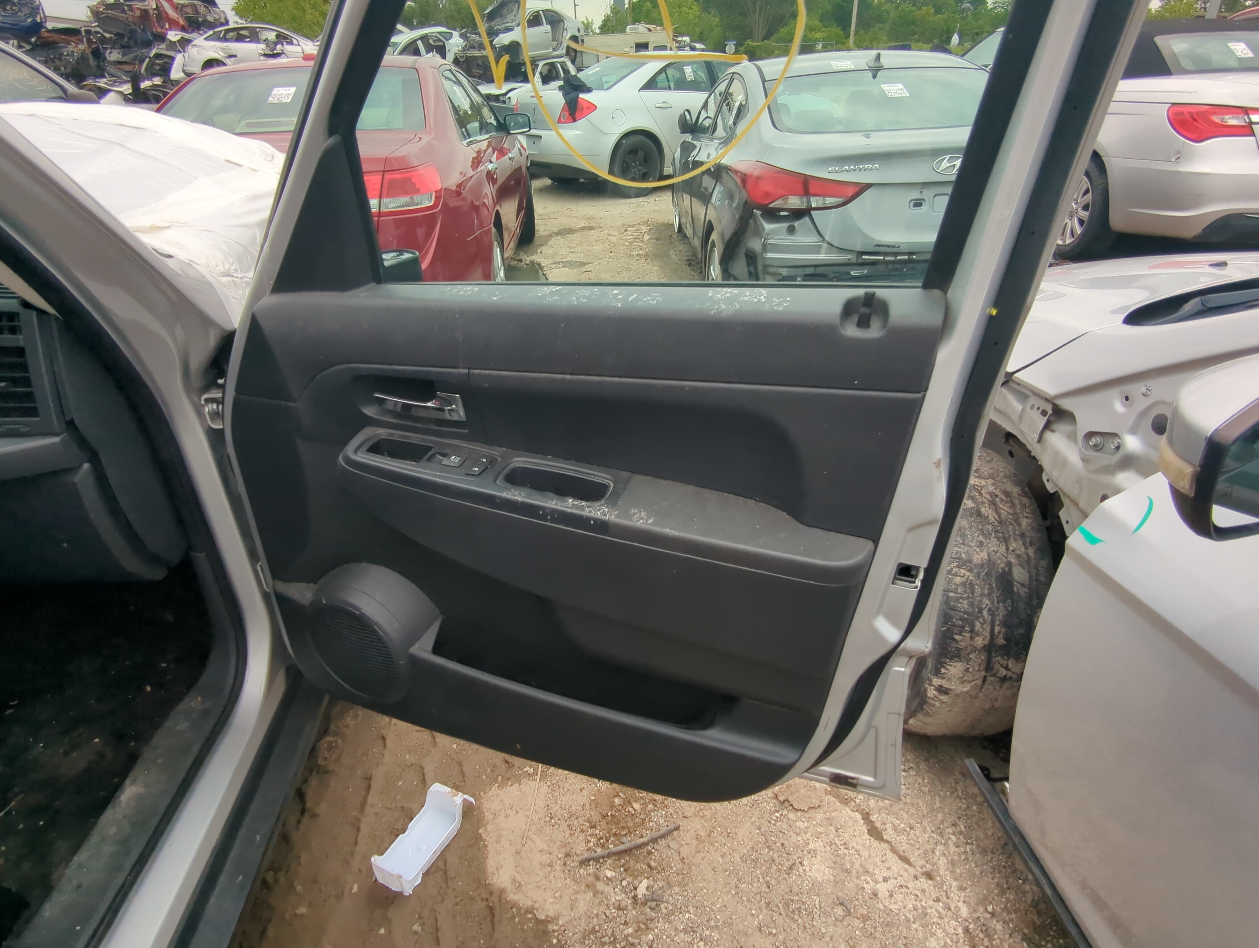 2011 Jeep Liberty Front Right Passenger Interior Door Panel Trim 1070140 - Oemusedautoparts1.com