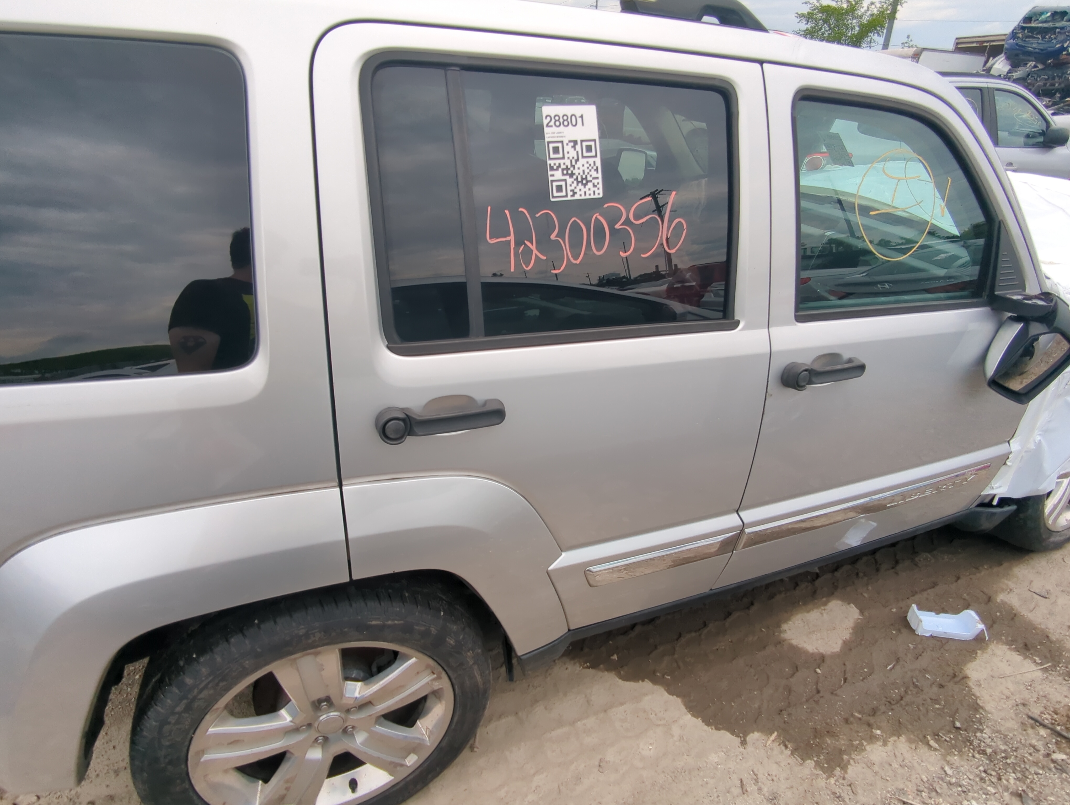 2008-2012 Jeep Liberty Passenger Rear Door Oem 1070169 - Oemusedautoparts1.com