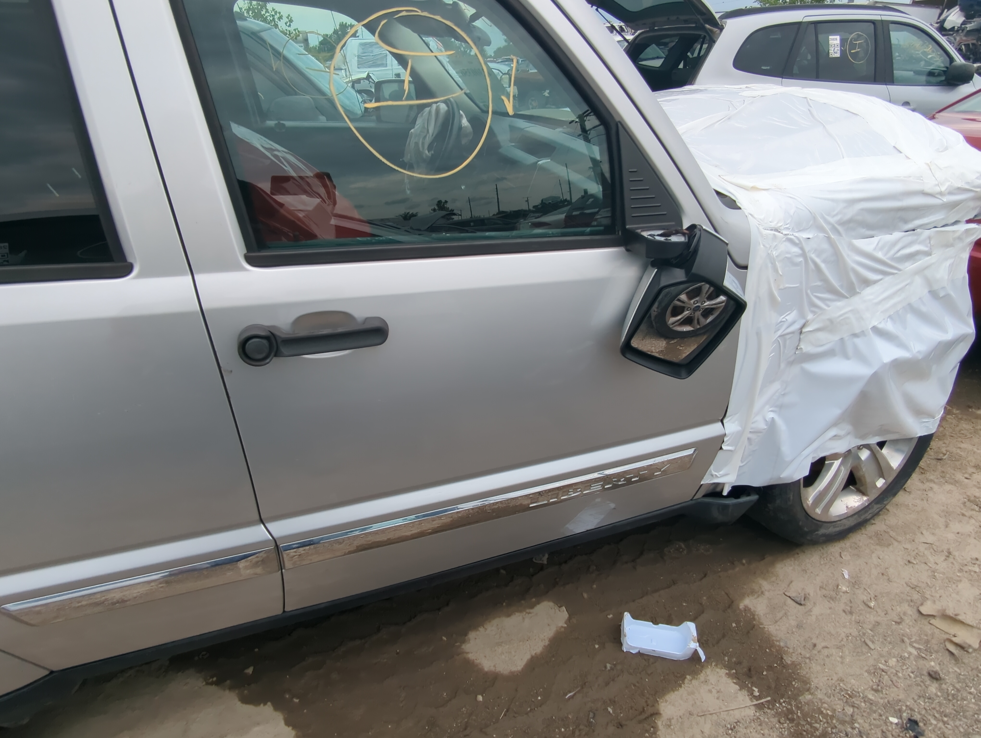 2008-2012 Jeep Liberty Passenger Front Door Oem 1070175 - Oemusedautoparts1.com
