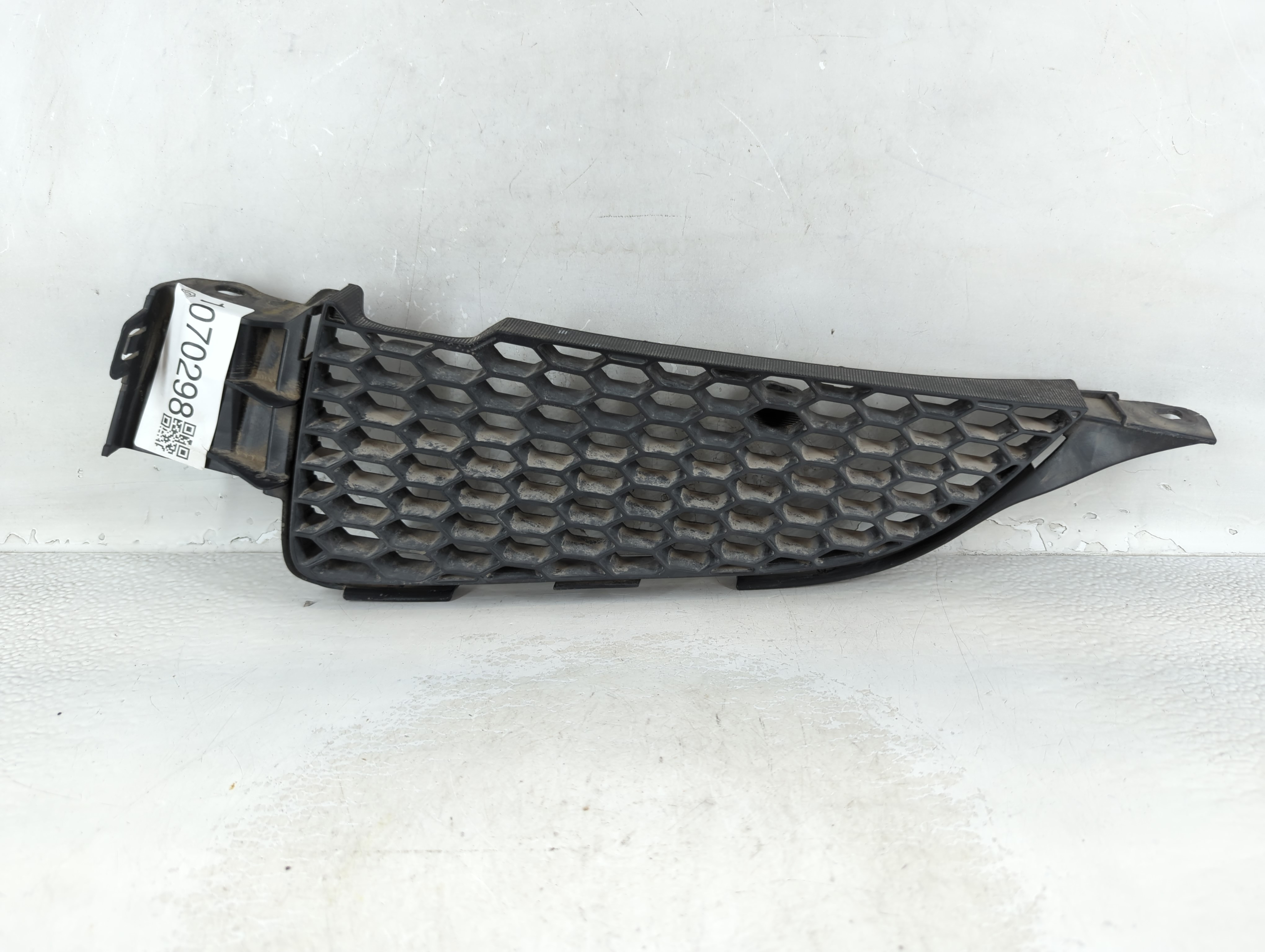 2003-2004 Pontiac Vibe Front Bumper Grille Cover 1070298 - Oemusedautoparts1.com