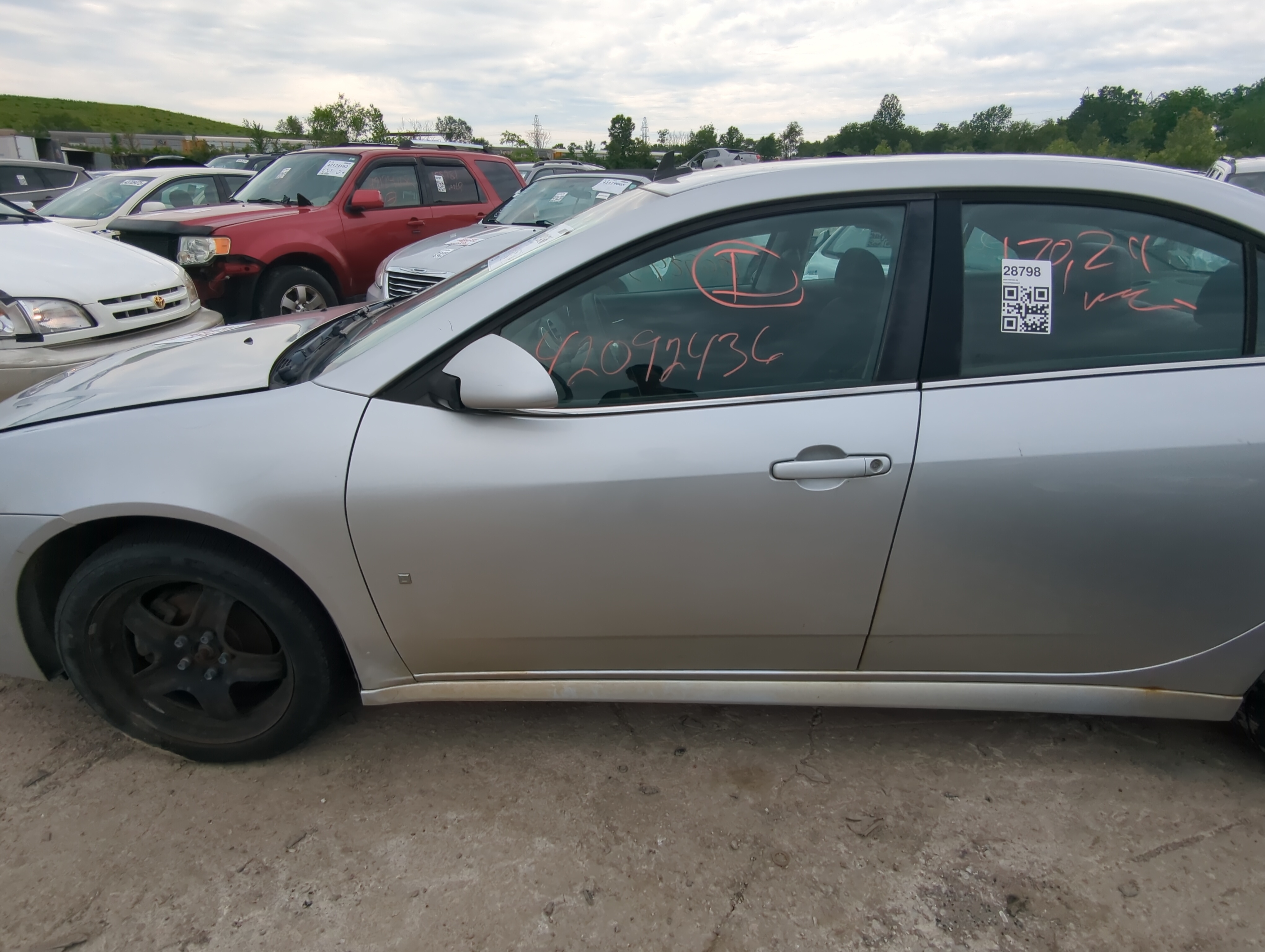Picture of 2005-2010 Pontiac G6 Driver Front Door Oem 1070302