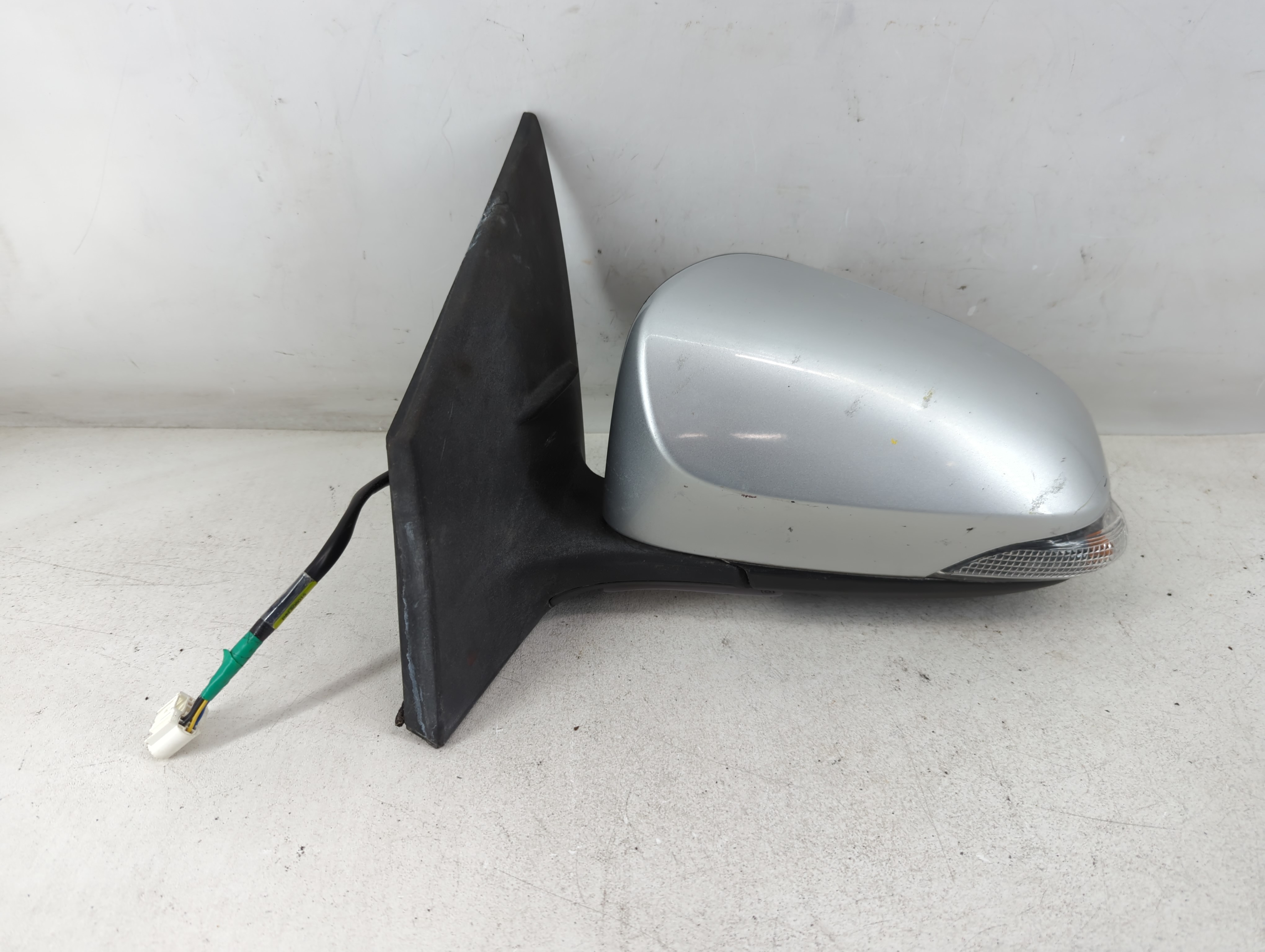 2014-2019 Toyota Corolla Driver Left Side View Power Door Mirror Silver 1070470 - Oemusedautoparts1.com