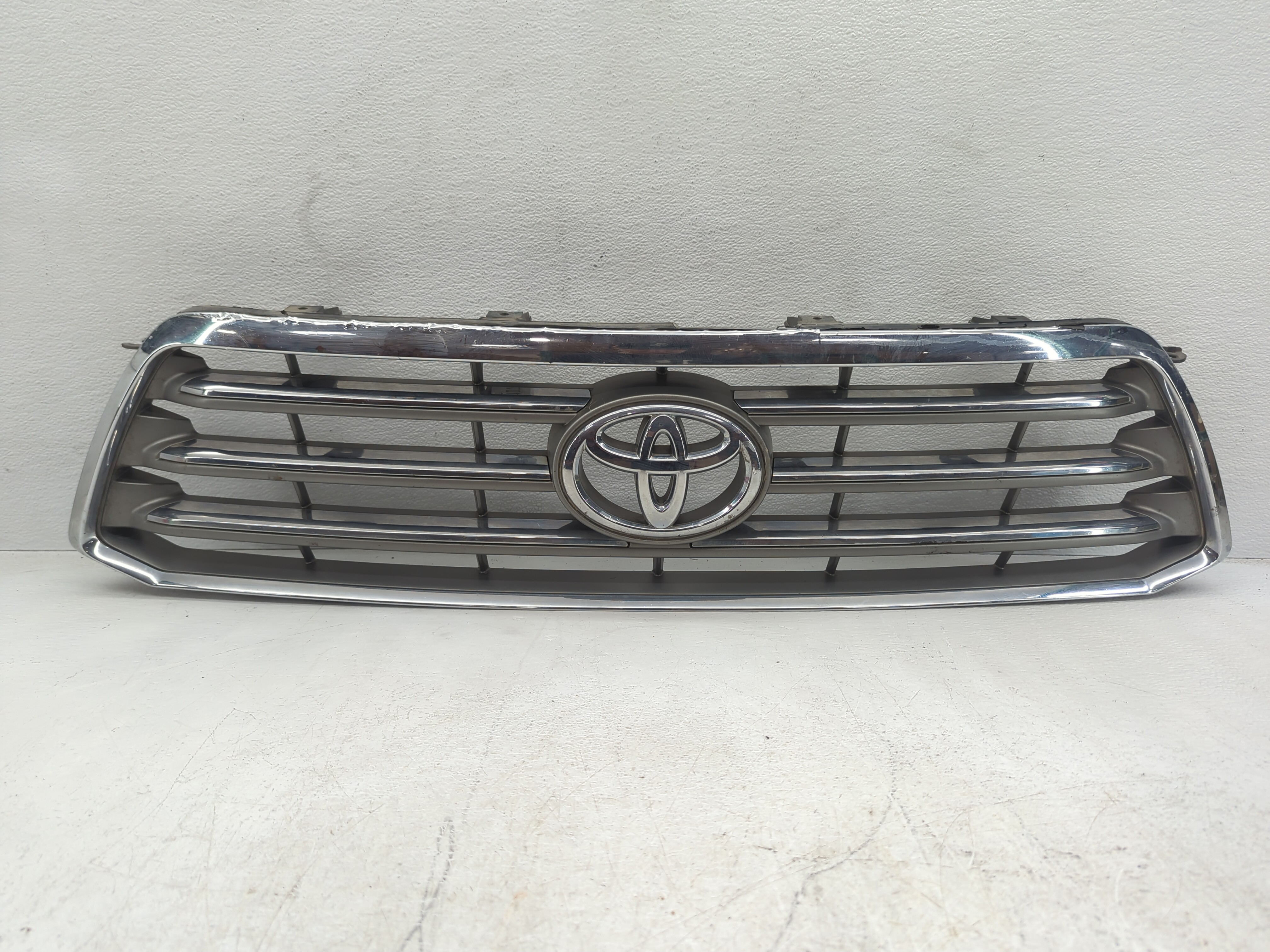 2008-2010 Toyota Highlander Front Bumper Grille Cover 1070657 - Oemusedautoparts1.com