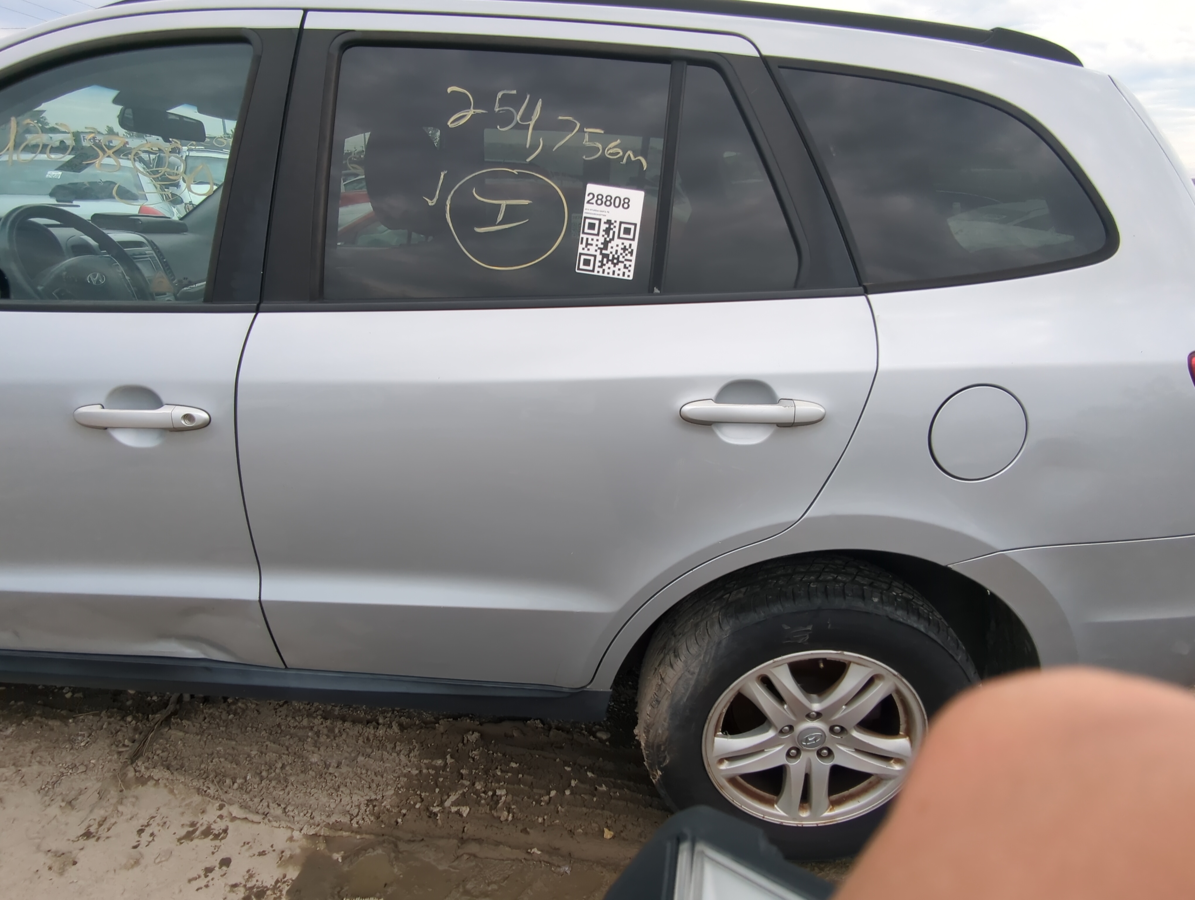 Picture of 2010-2012 Hyundai Santa Fe Driver Rear Door Oem 1070842