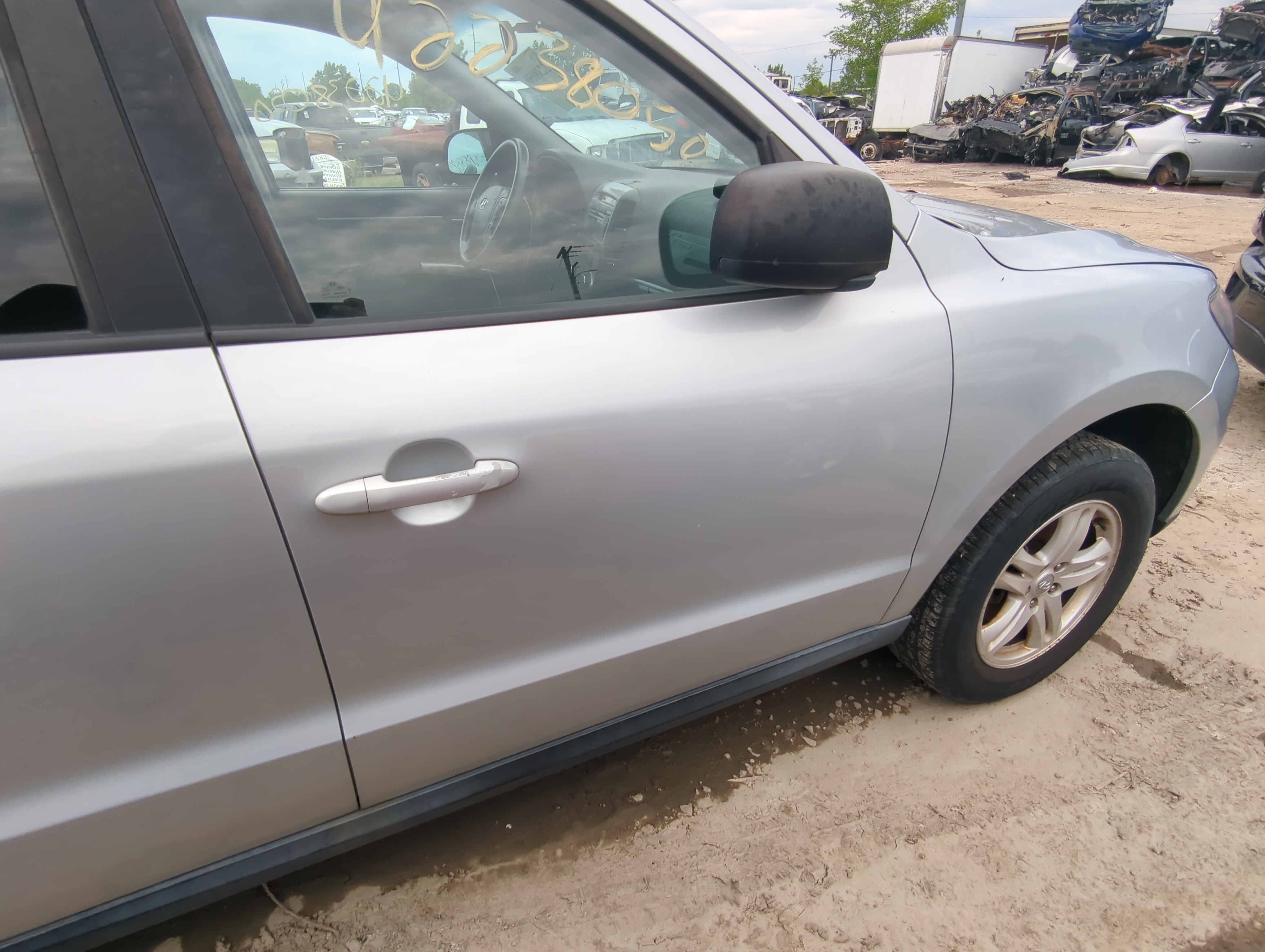 Picture of 2010-2012 Hyundai Santa Fe Passenger Front Door Oem 1070942