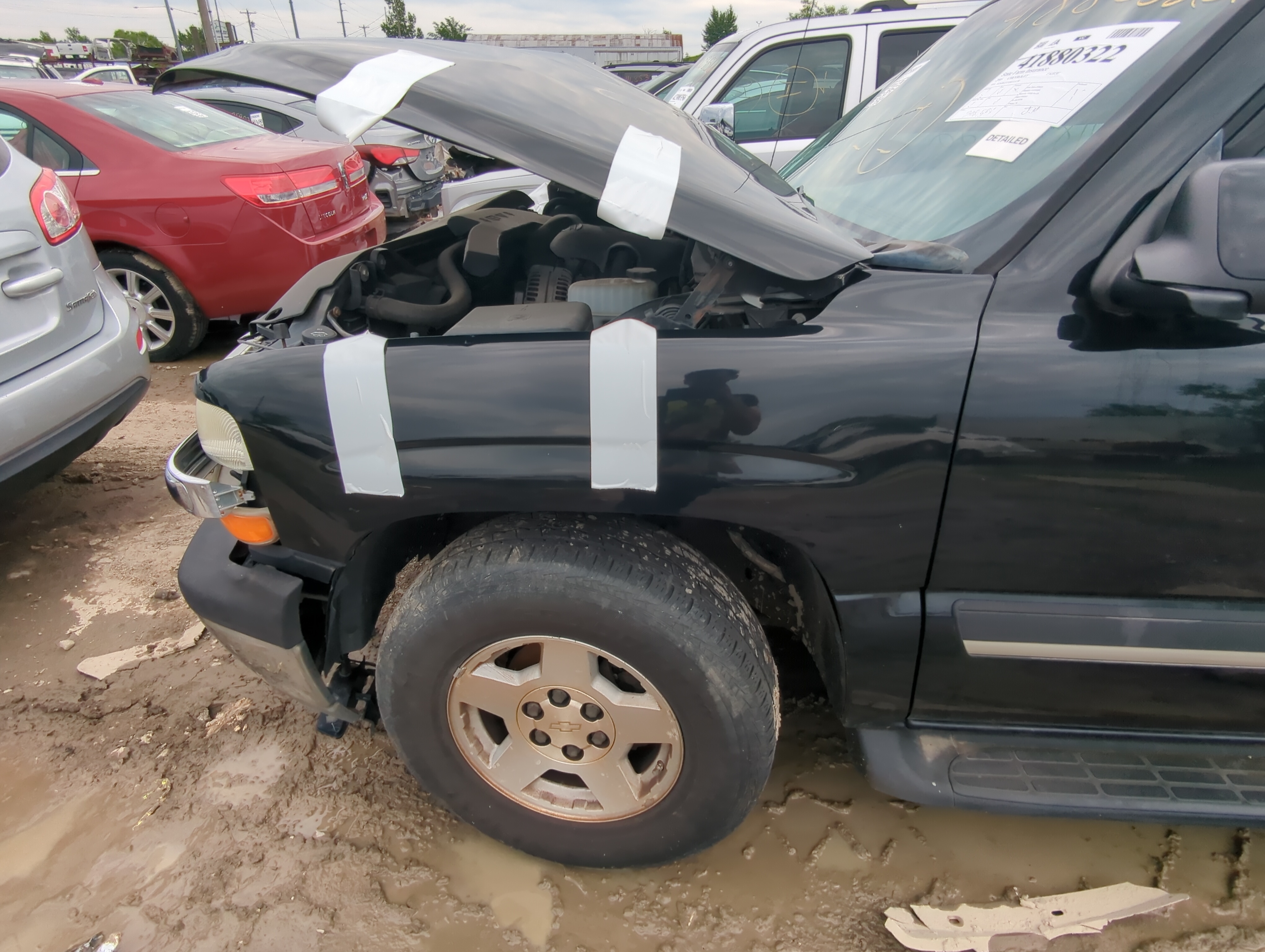 Picture of 2000-2006 Chevrolet Tahoe Driver Fender 1071139