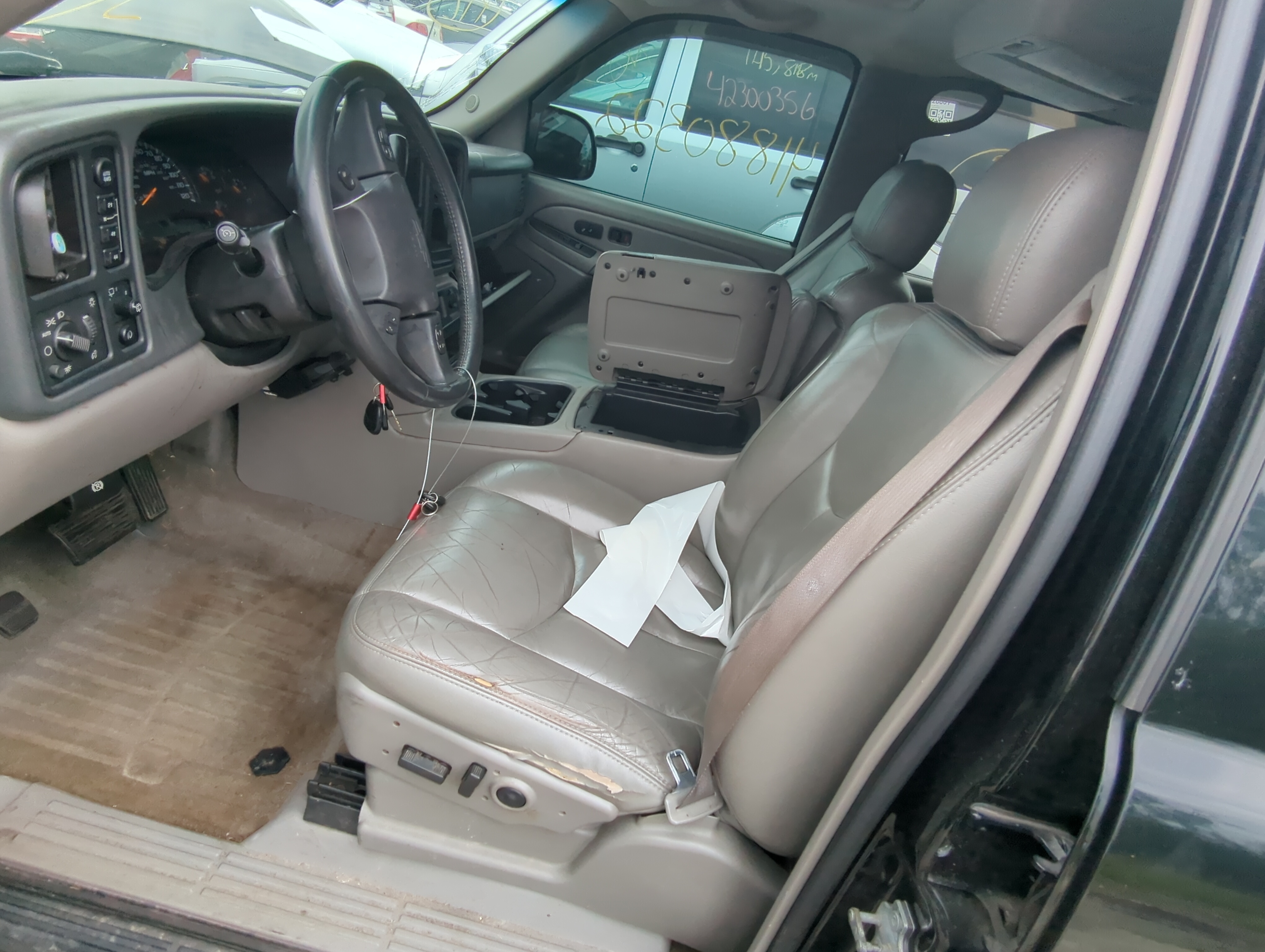 2003-2006 Chevrolet Tahoe Driver Front Seat Oem Beige 1071148 - Oemusedautoparts1.com
