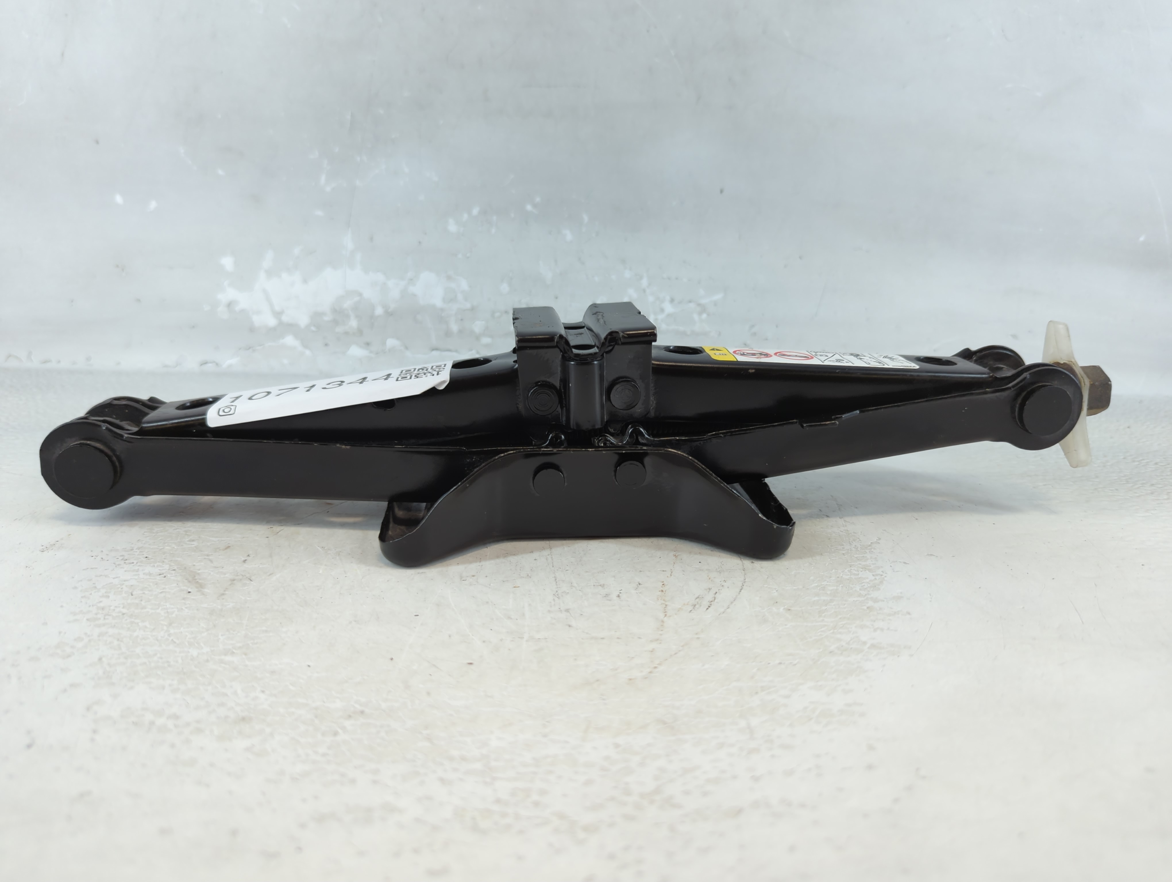 2016 Jeep Compass Spare Scissor Car Jack 1071344 - Oemusedautoparts1.com