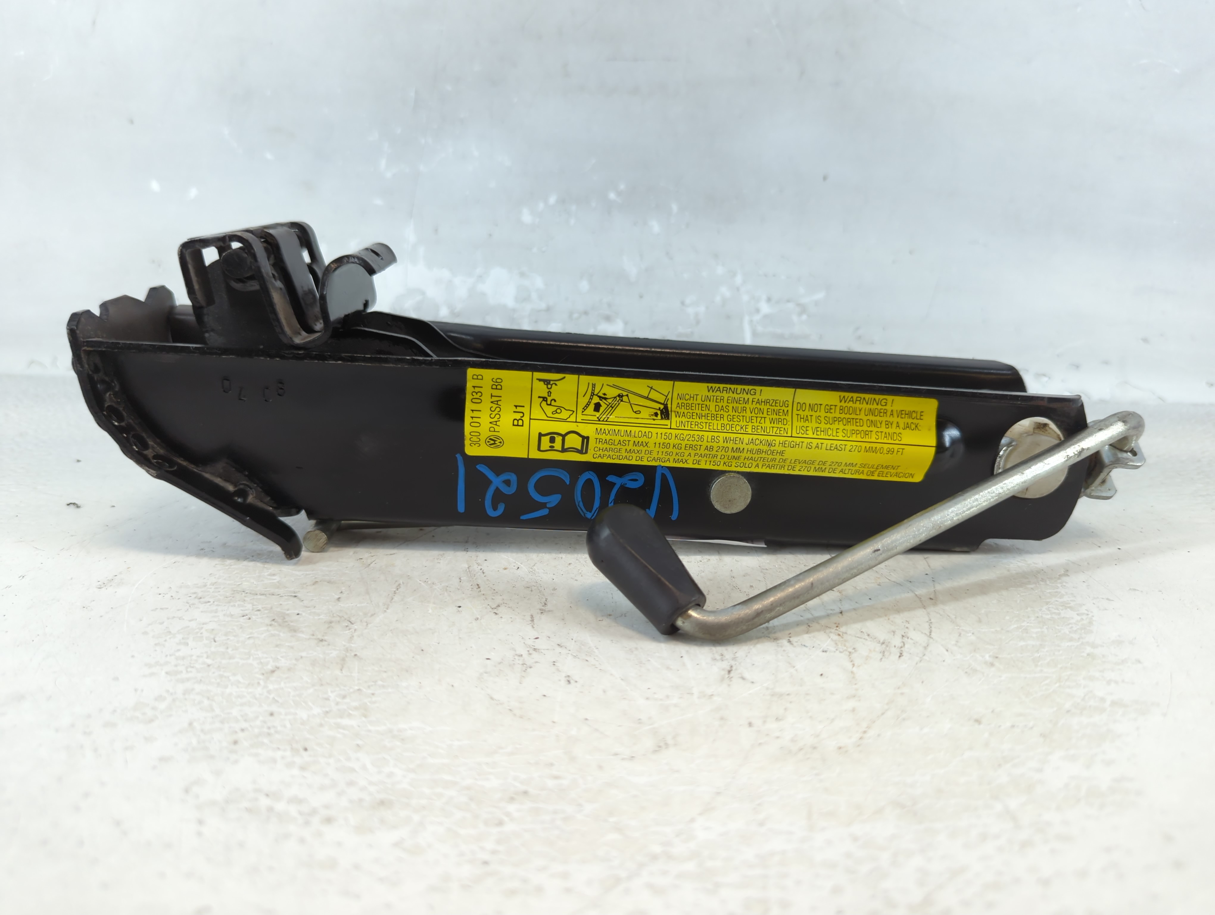 2009 Volkswagen Passat Spare Scissor Car Jack 1071351 - Oemusedautoparts1.com