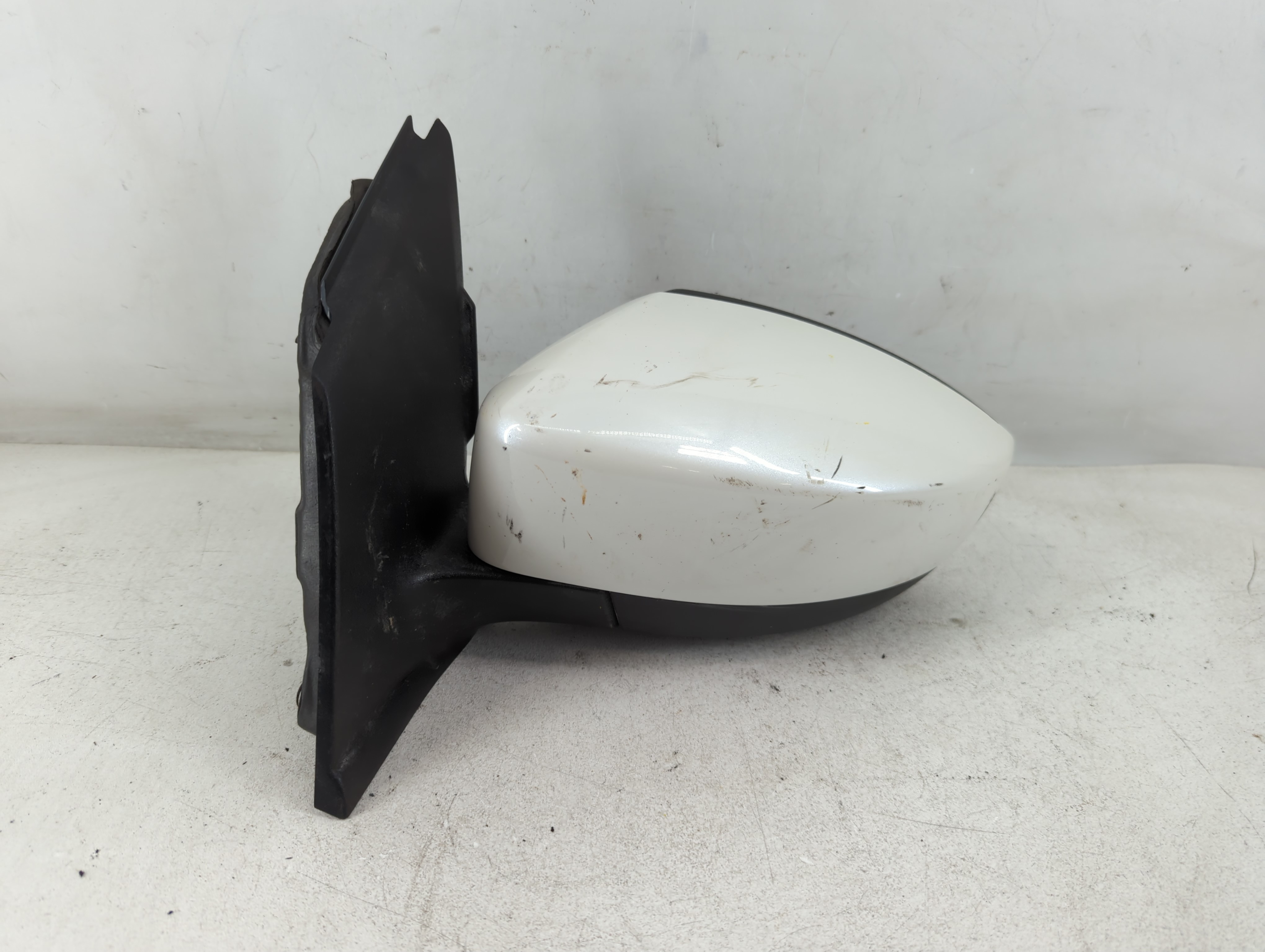 2017-2019 Ford Escape Driver Left Side View Power Door Mirror White 1071533 - Oemusedautoparts1.com