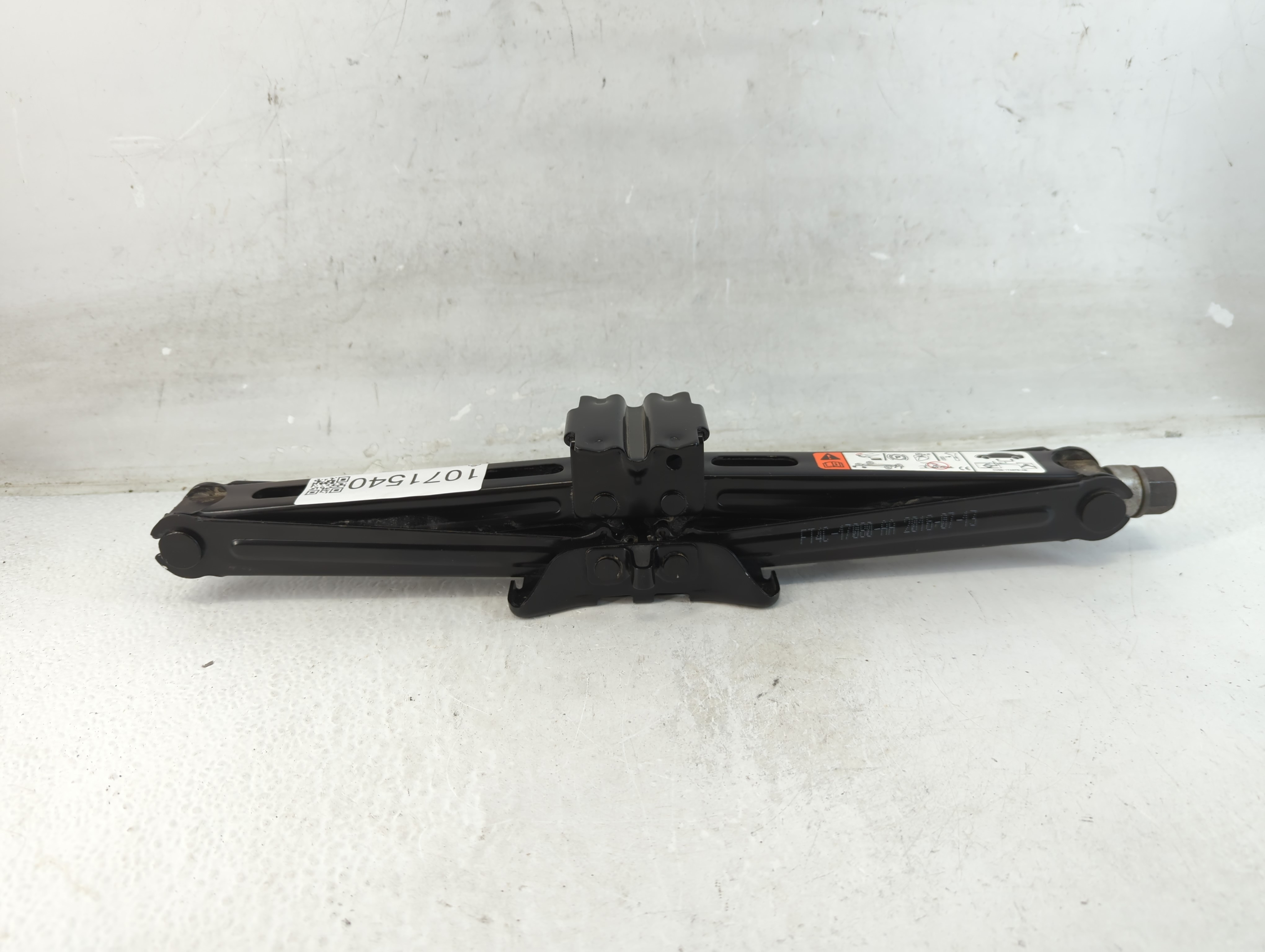 2016 Ford Edge Spare Scissor Car Jack 1071540 - Oemusedautoparts1.com