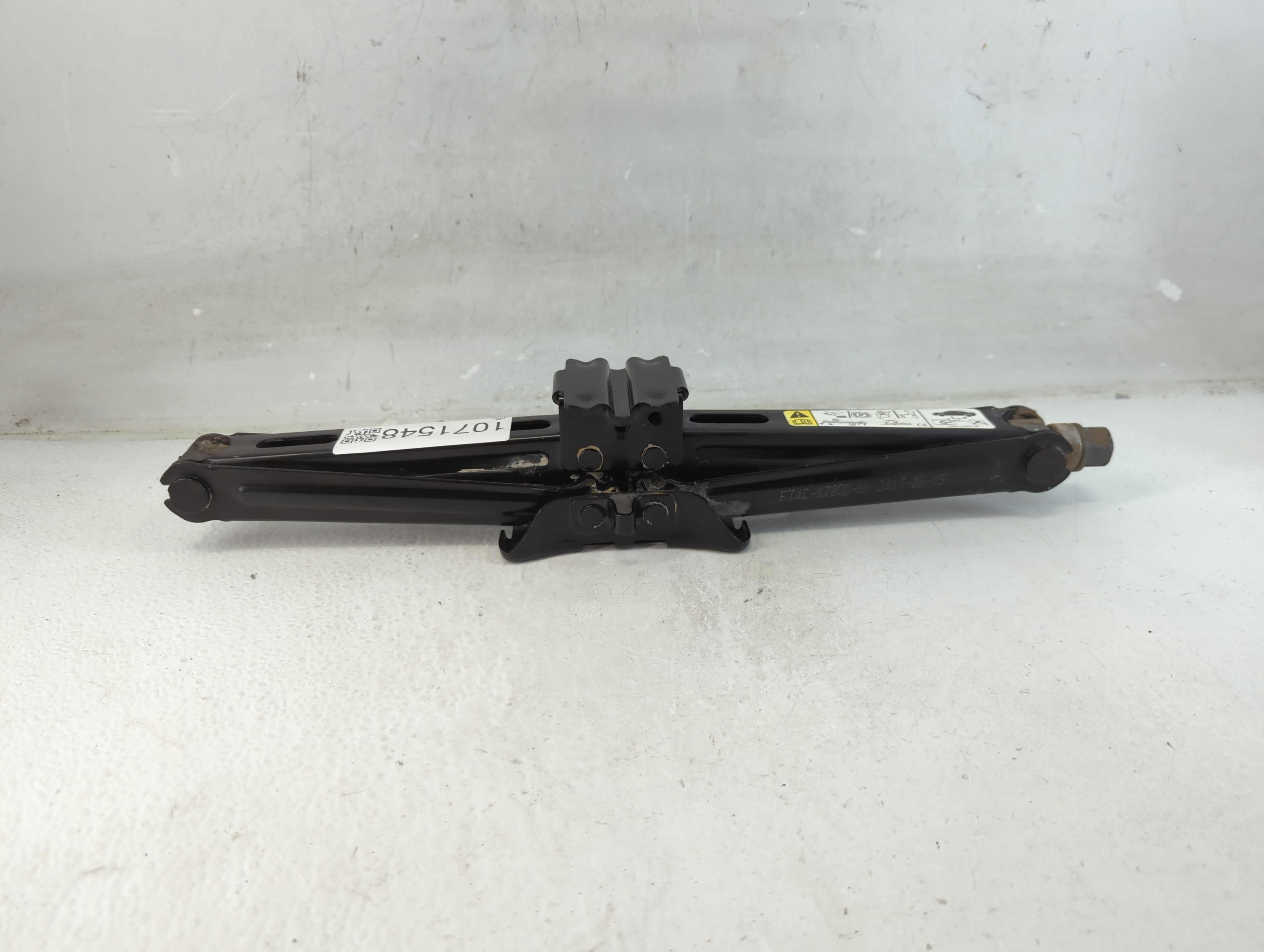2018 Ford Edge Spare Scissor Car Jack 1071548 - Oemusedautoparts1.com