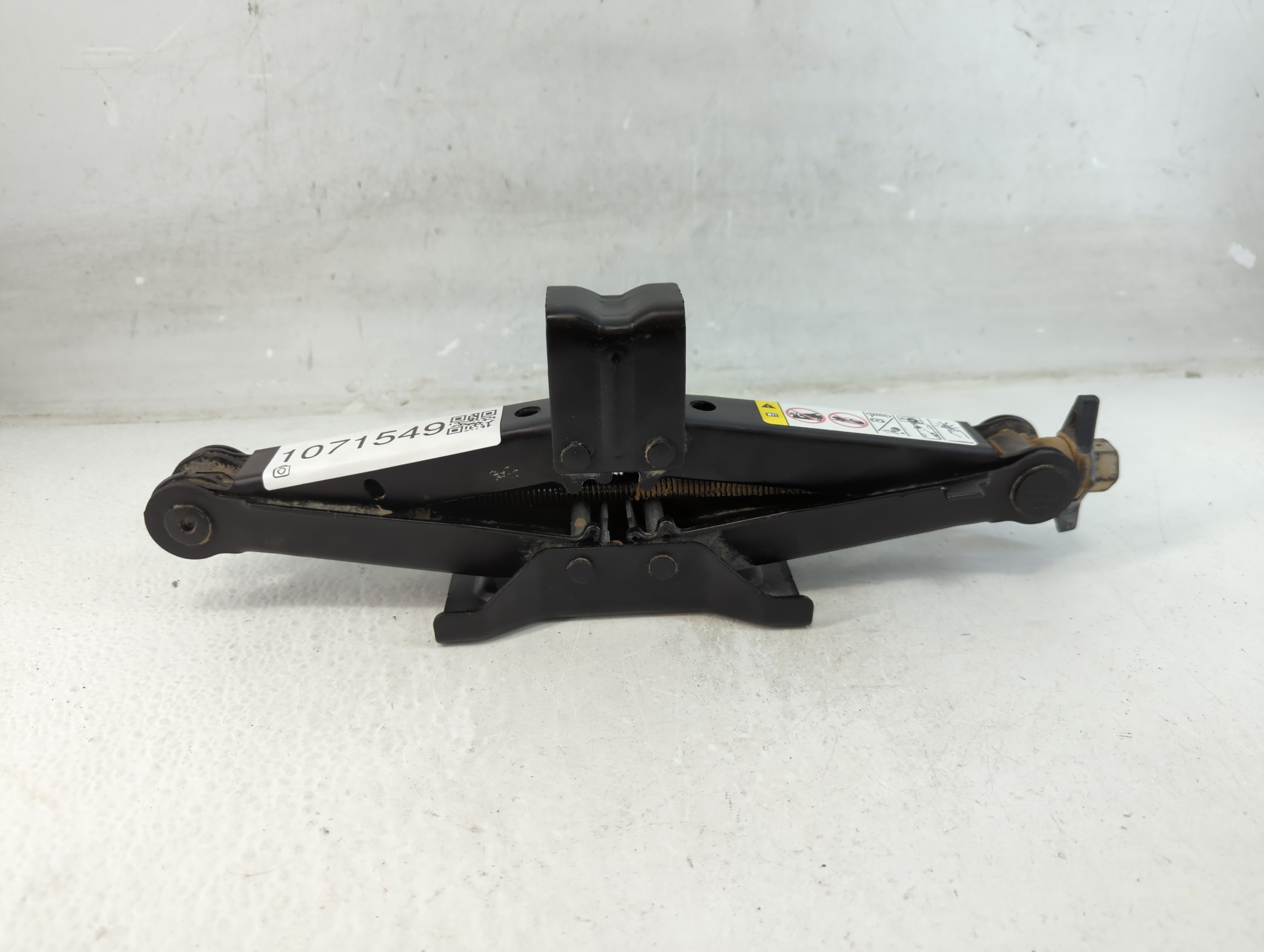 2016 Chrysler 200 Spare Scissor Car Jack 1071549 - Oemusedautoparts1.com
