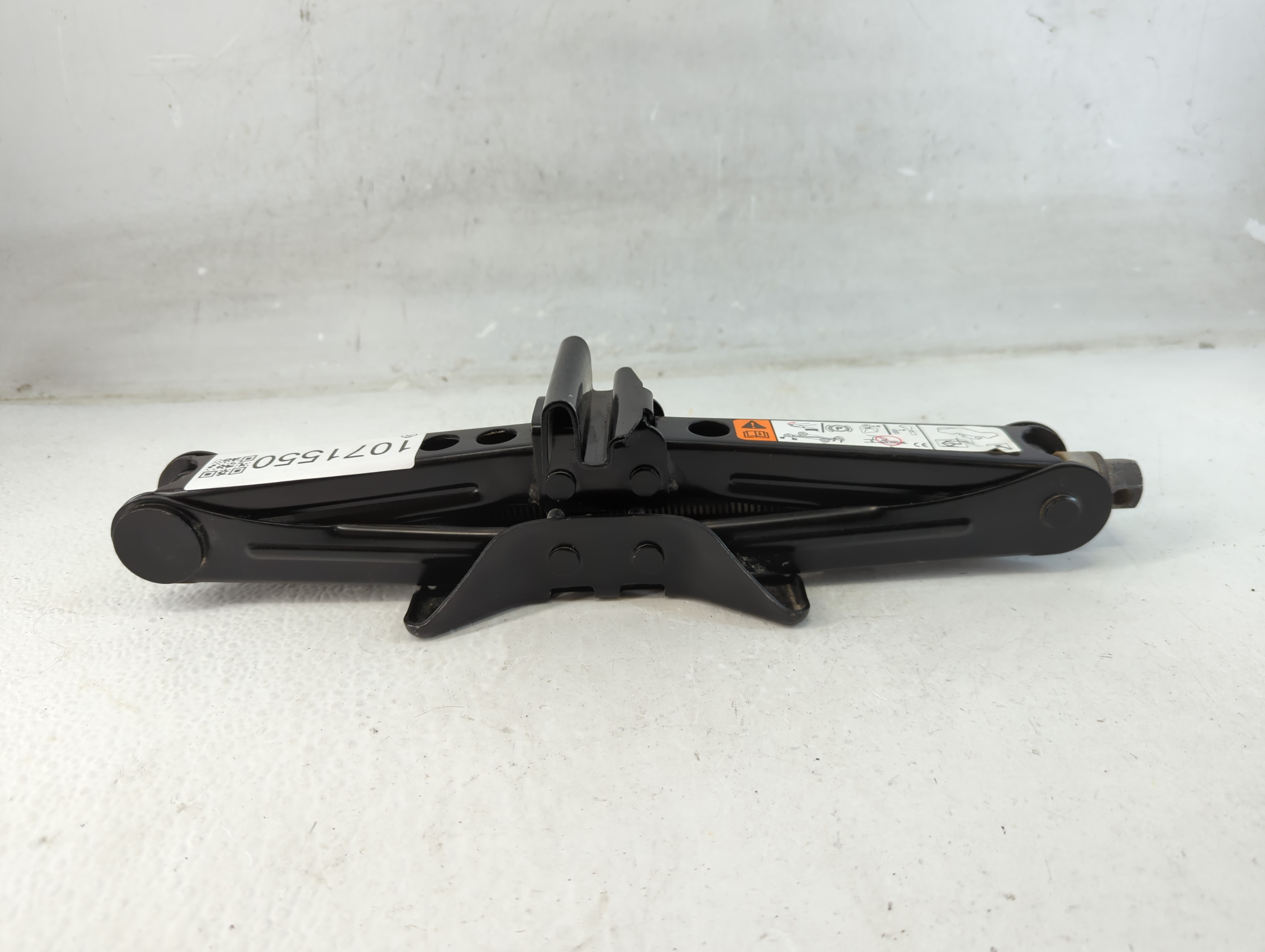 2015 Ford Focus Spare Scissor Car Jack 1071550 - Oemusedautoparts1.com