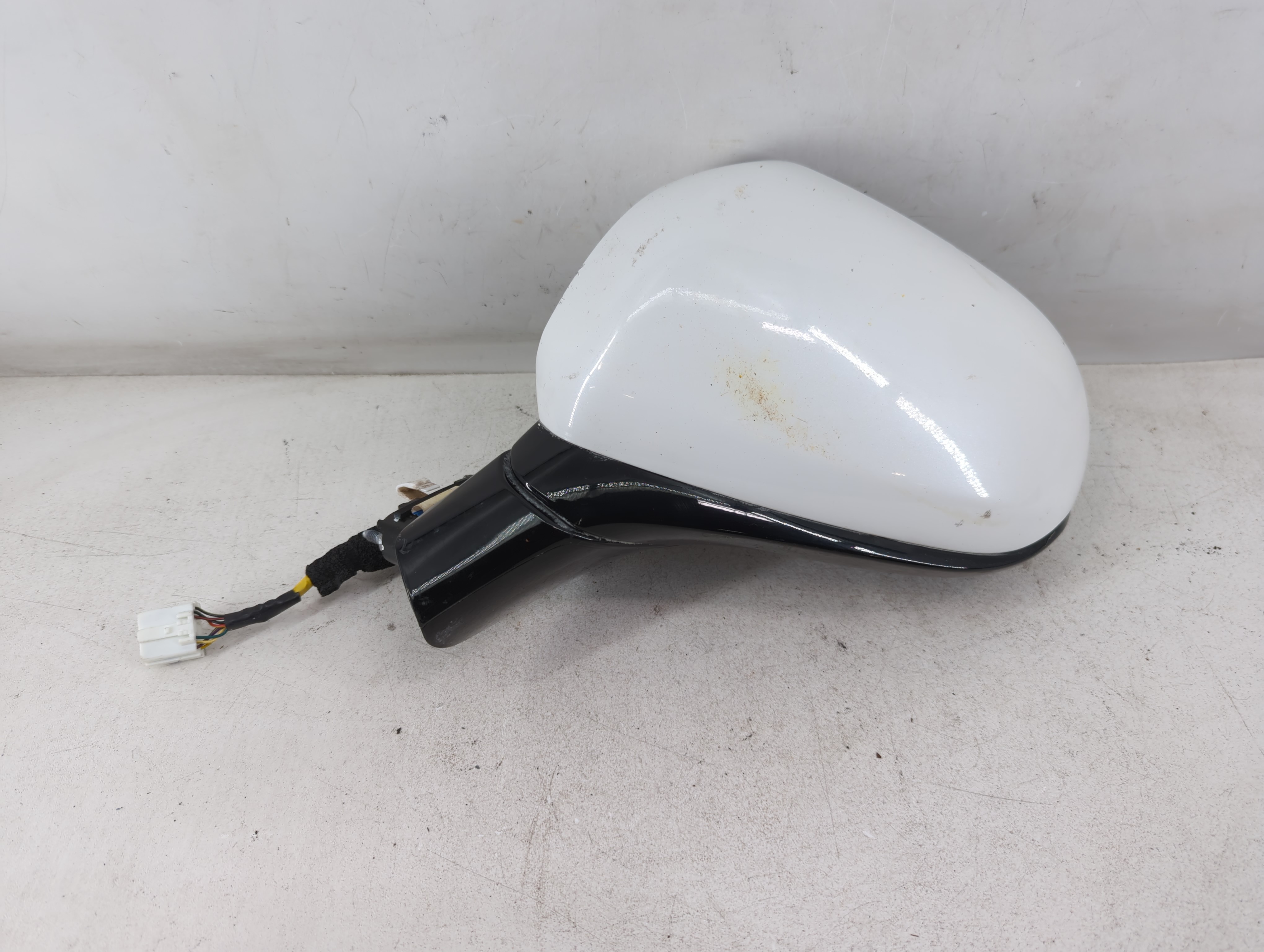 2020-2020 Hyundai Santa Fe Driver Left Side View Power Door Mirror White 1071561 - Oemusedautoparts1.com