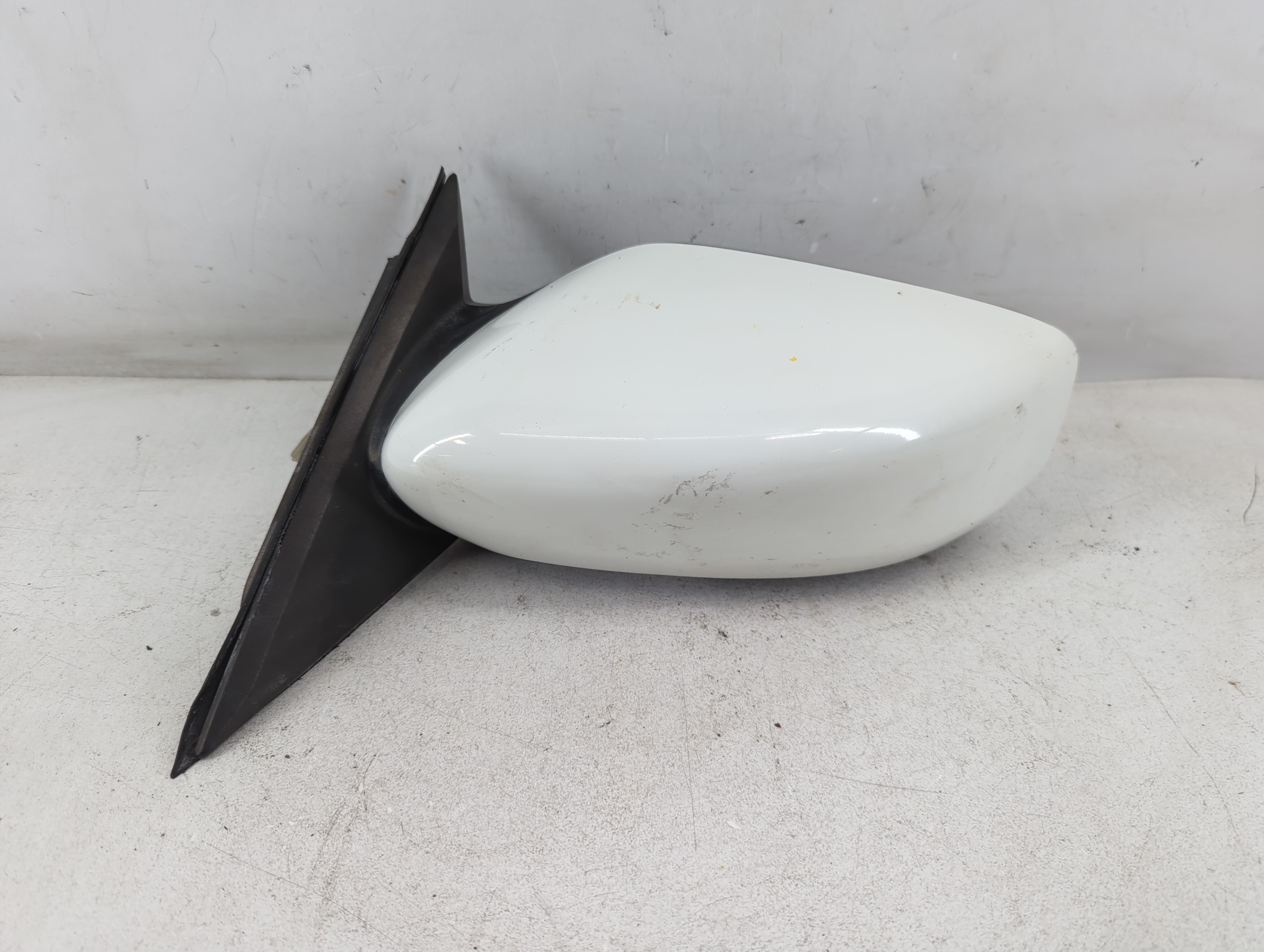 2013-2018 Nissan Altima Driver Left Side View Power Door Mirror White 1071565 - Oemusedautoparts1.com