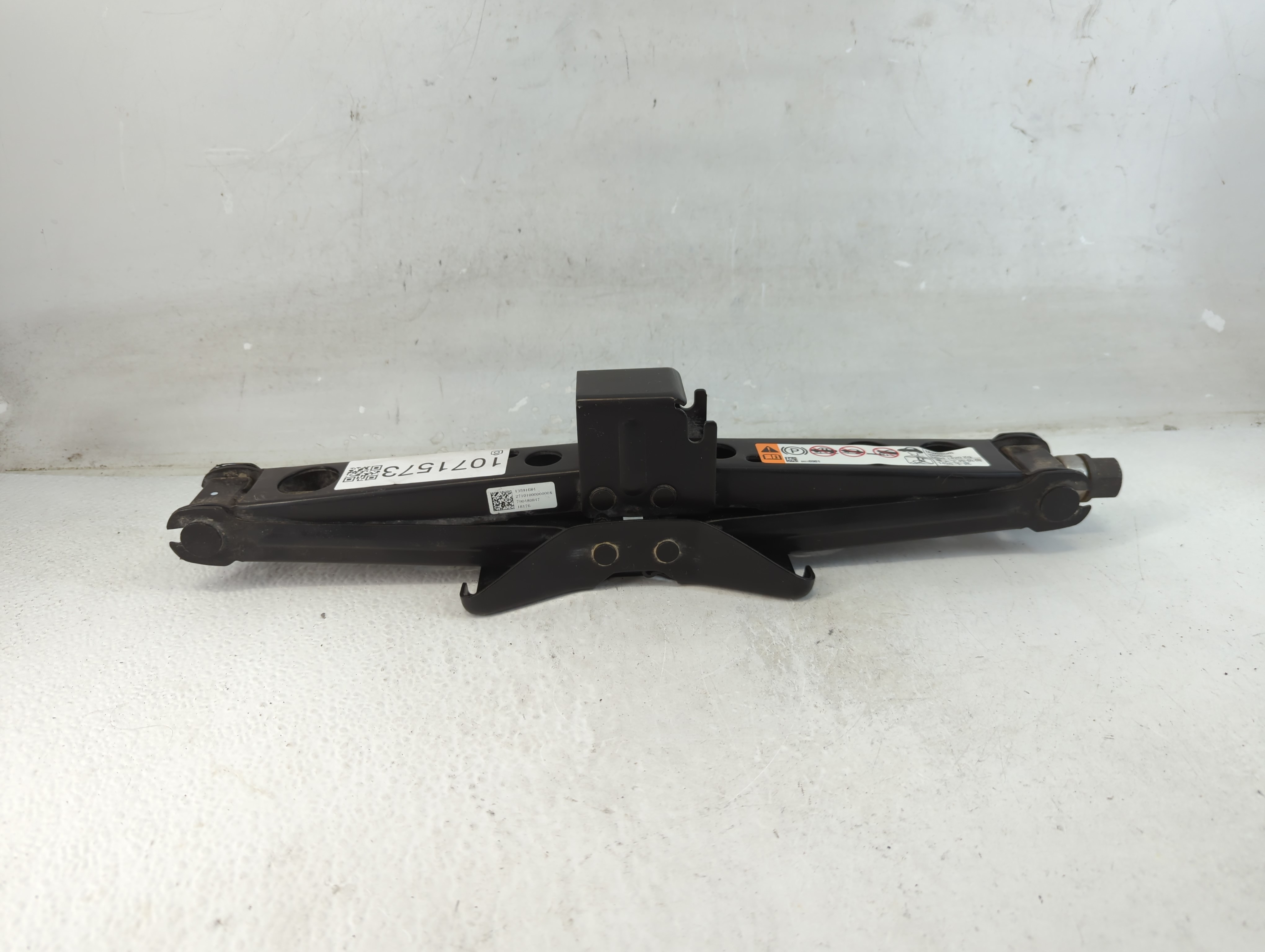 2019 Chevrolet Traverse Spare Scissor Car Jack 1071573 - Oemusedautoparts1.com