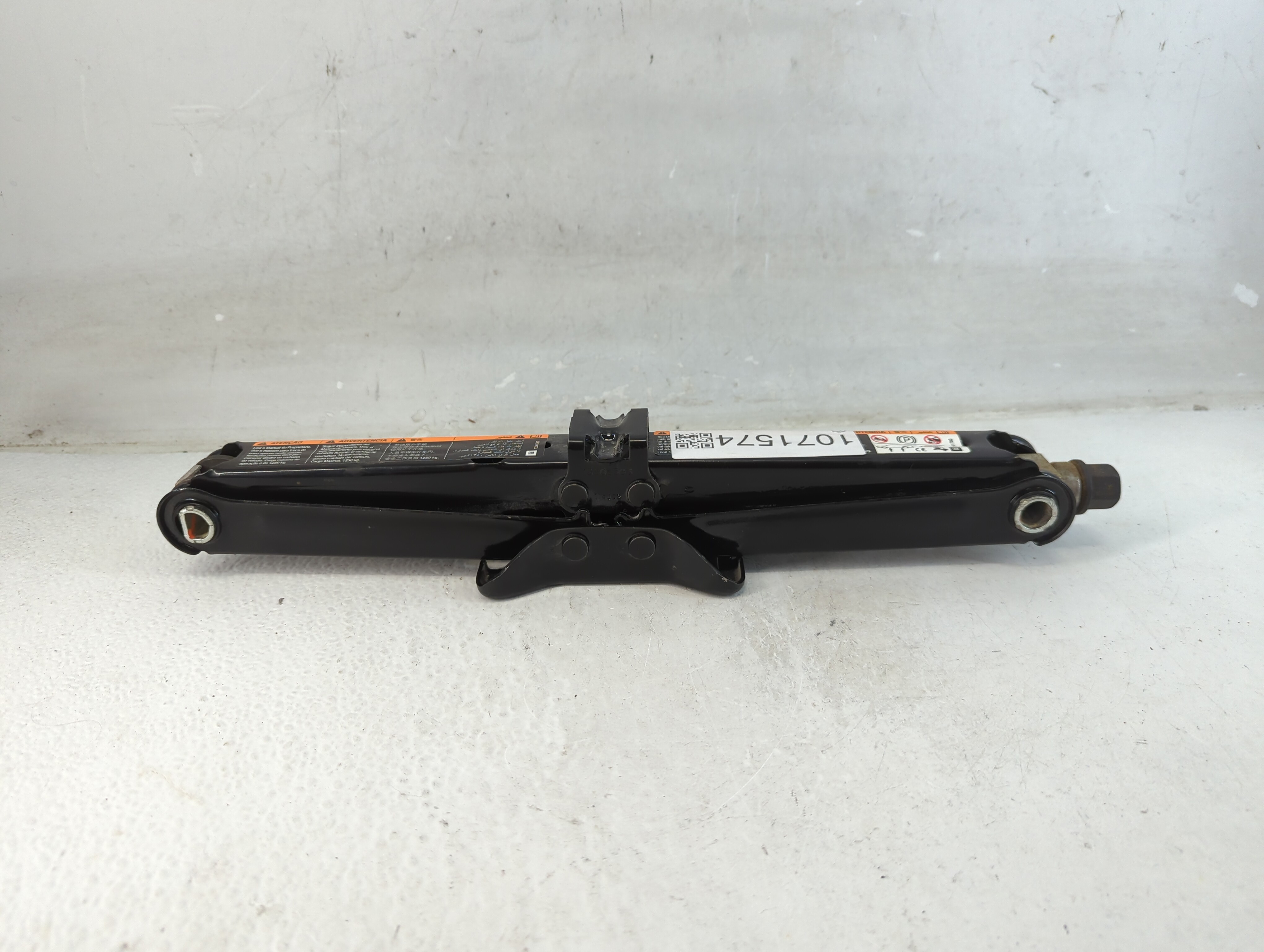 2015 Chevrolet Cruze Spare Scissor Car Jack 1071574 - Oemusedautoparts1.com