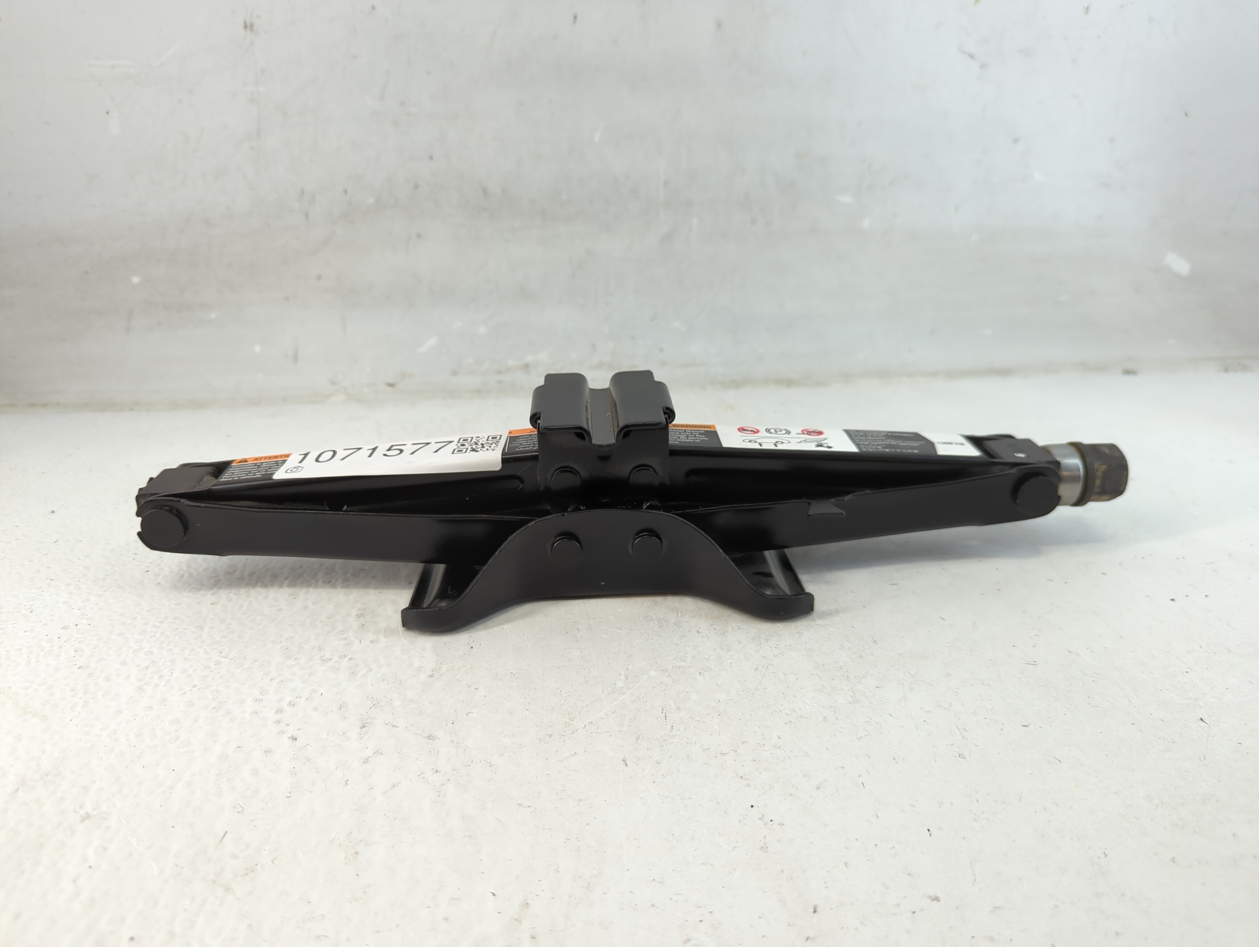 2018 Cadillac Xts Spare Scissor Car Jack 1071577 - Oemusedautoparts1.com