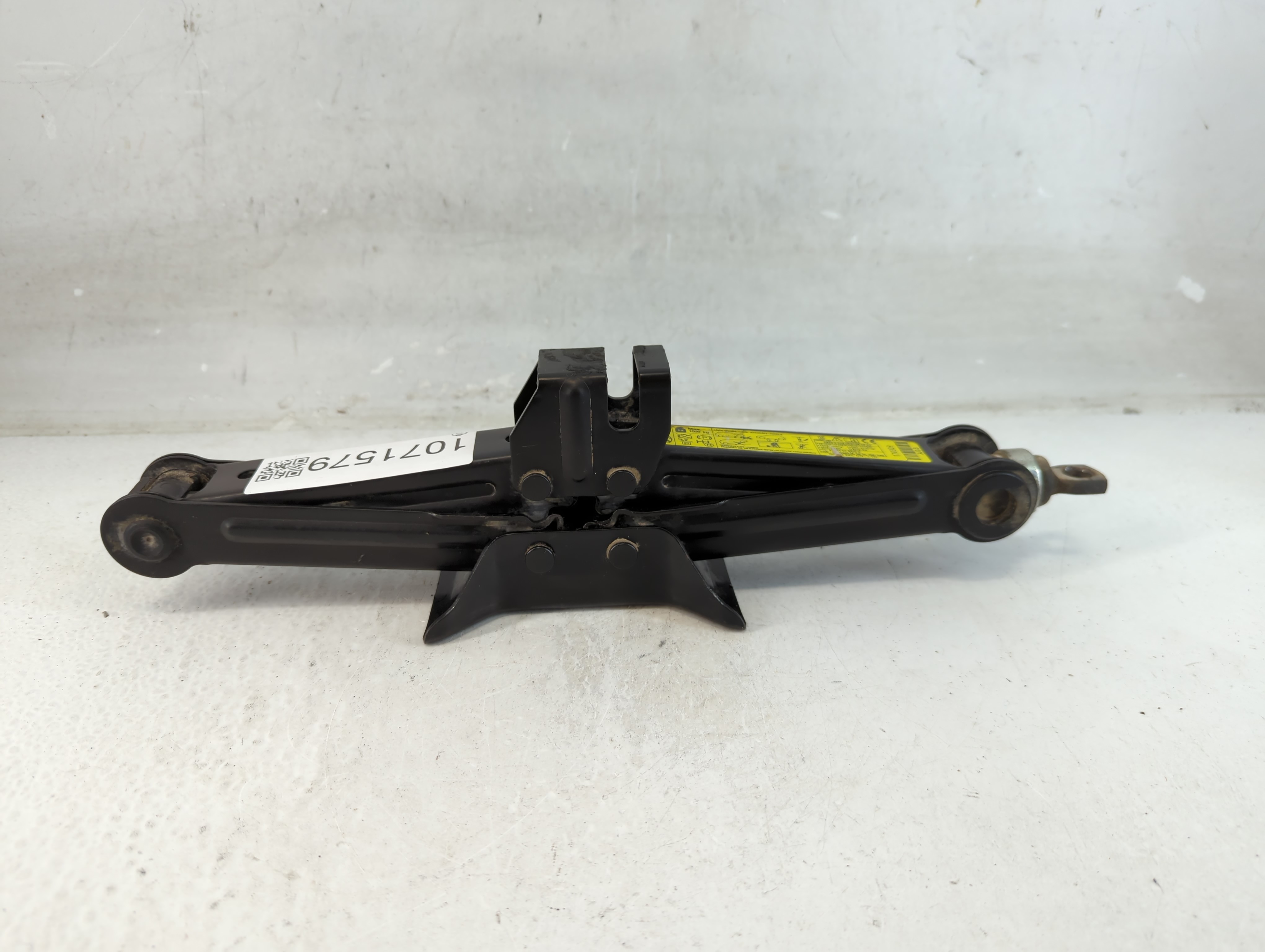 2017 Hyundai Sonata Spare Scissor Car Jack 1071579 - Oemusedautoparts1.com