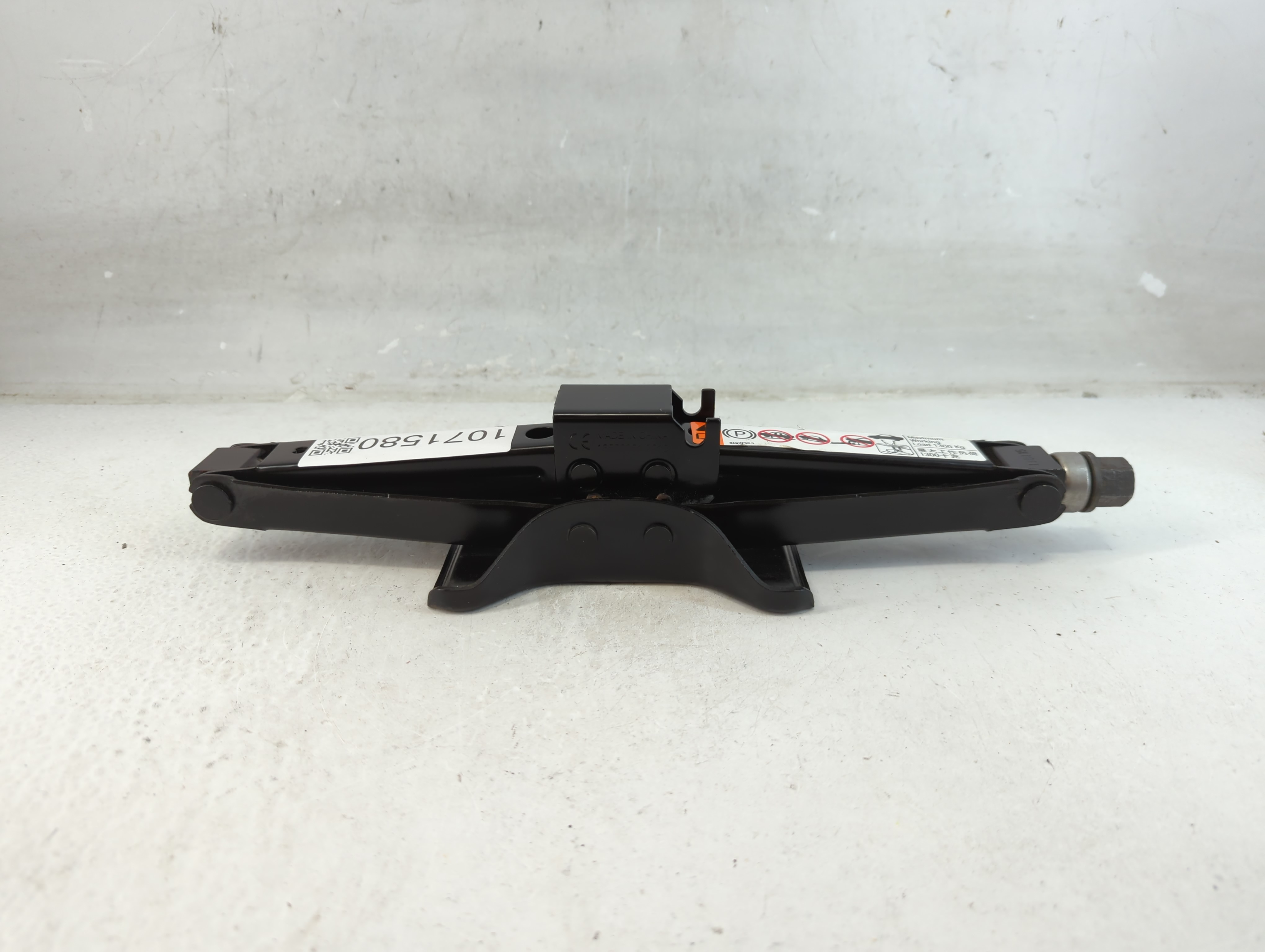 2020 Chevrolet Malibu Spare Scissor Car Jack 1071580 - Oemusedautoparts1.com
