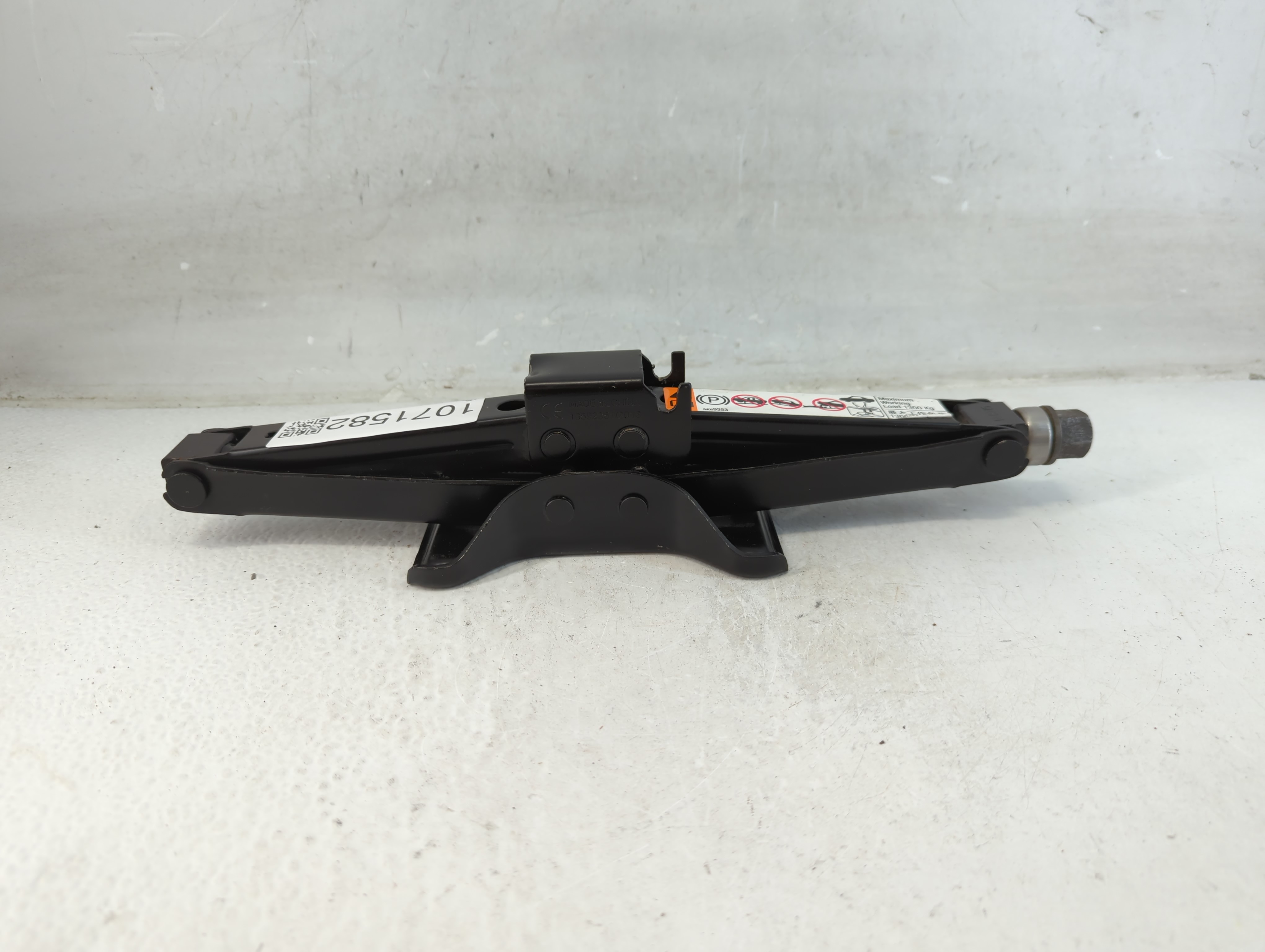 2019 Chevrolet Malibu Spare Scissor Car Jack 1071582 - Oemusedautoparts1.com