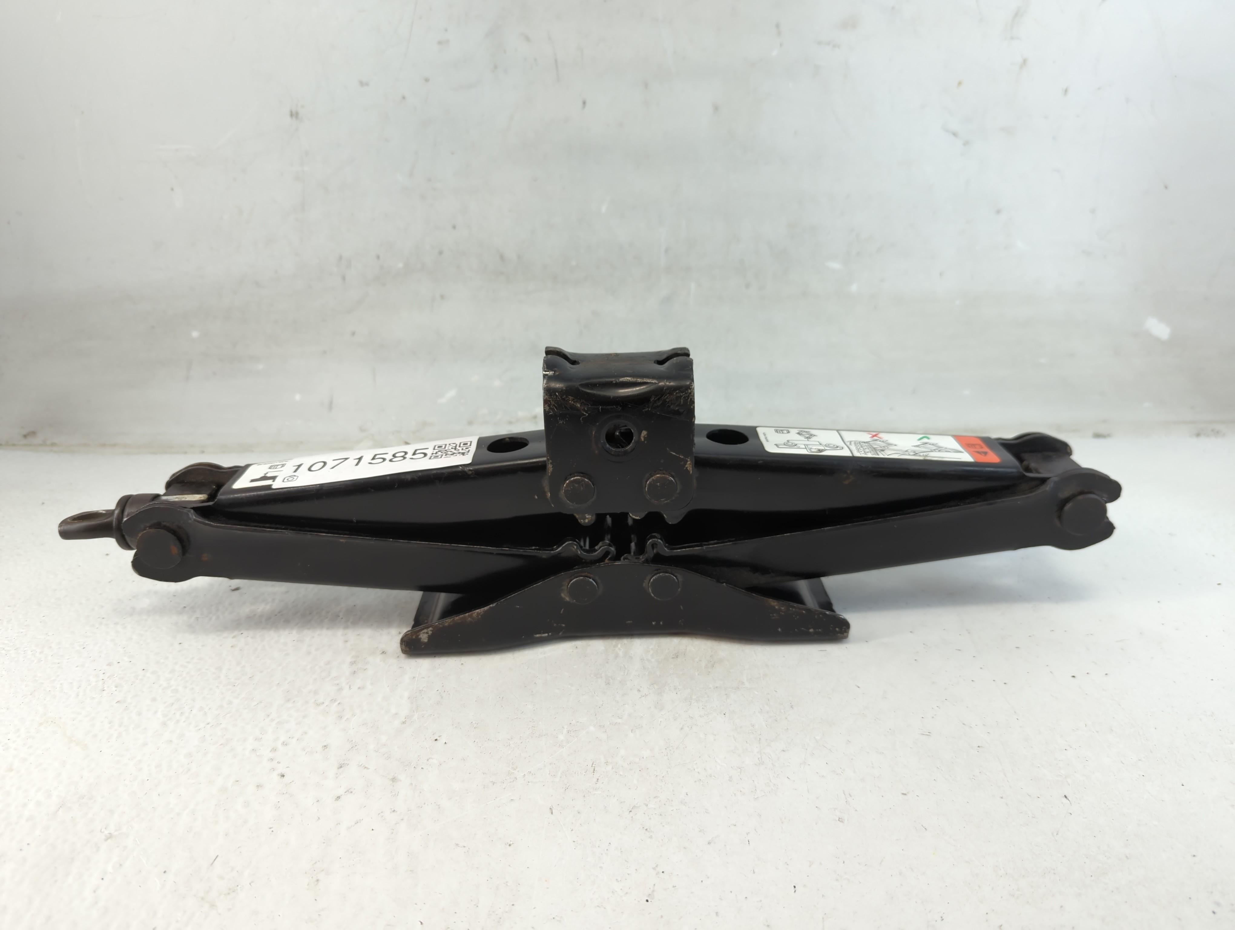 2008 Ford F-150 Spare Scissor Car Jack 1071585 - Oemusedautoparts1.com