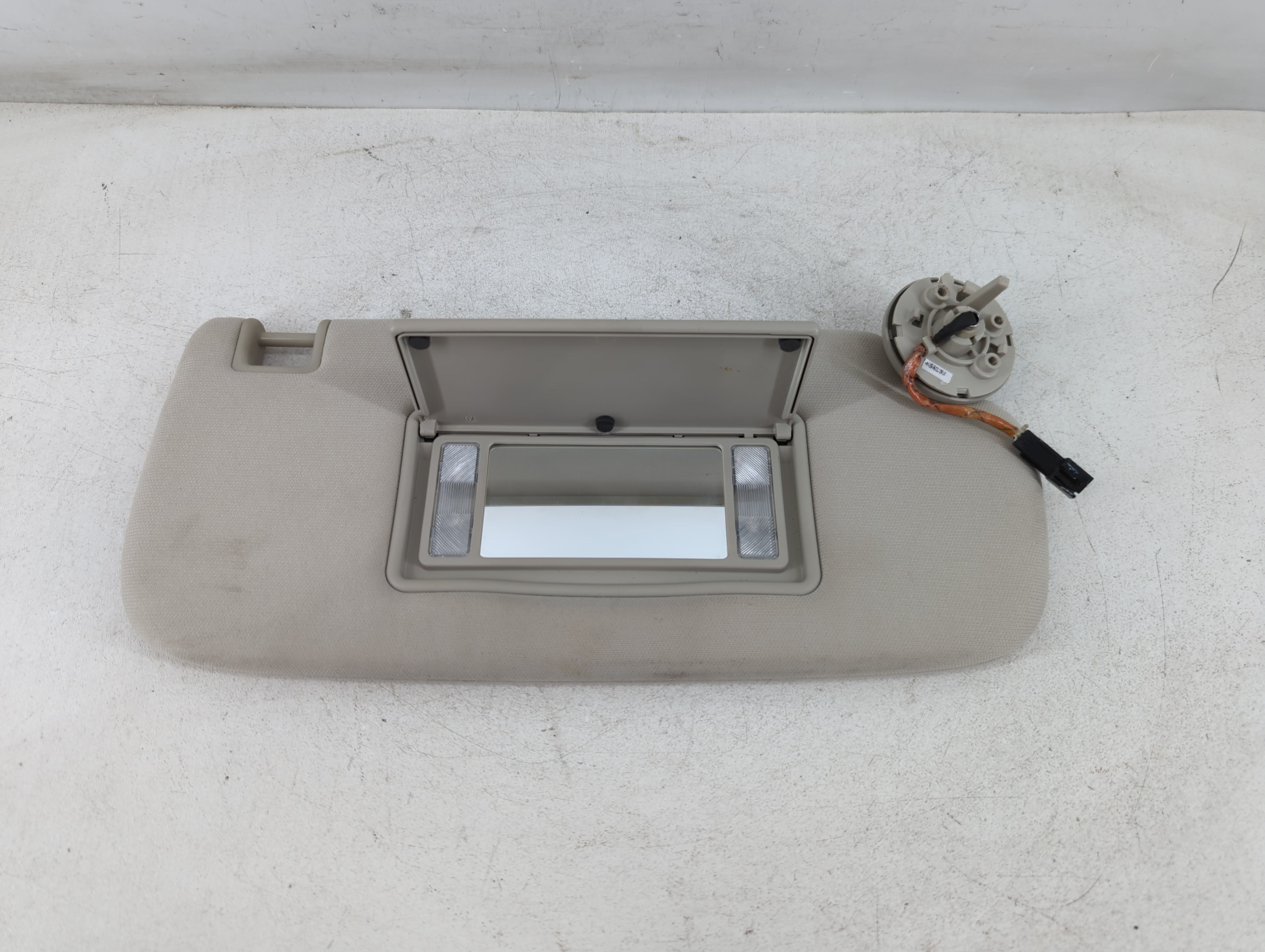 2011-2022 Dodge Durango Passenger Sun Visor Mirror Right Sunvisor Grey 1071624 - Oemusedautoparts1.com
