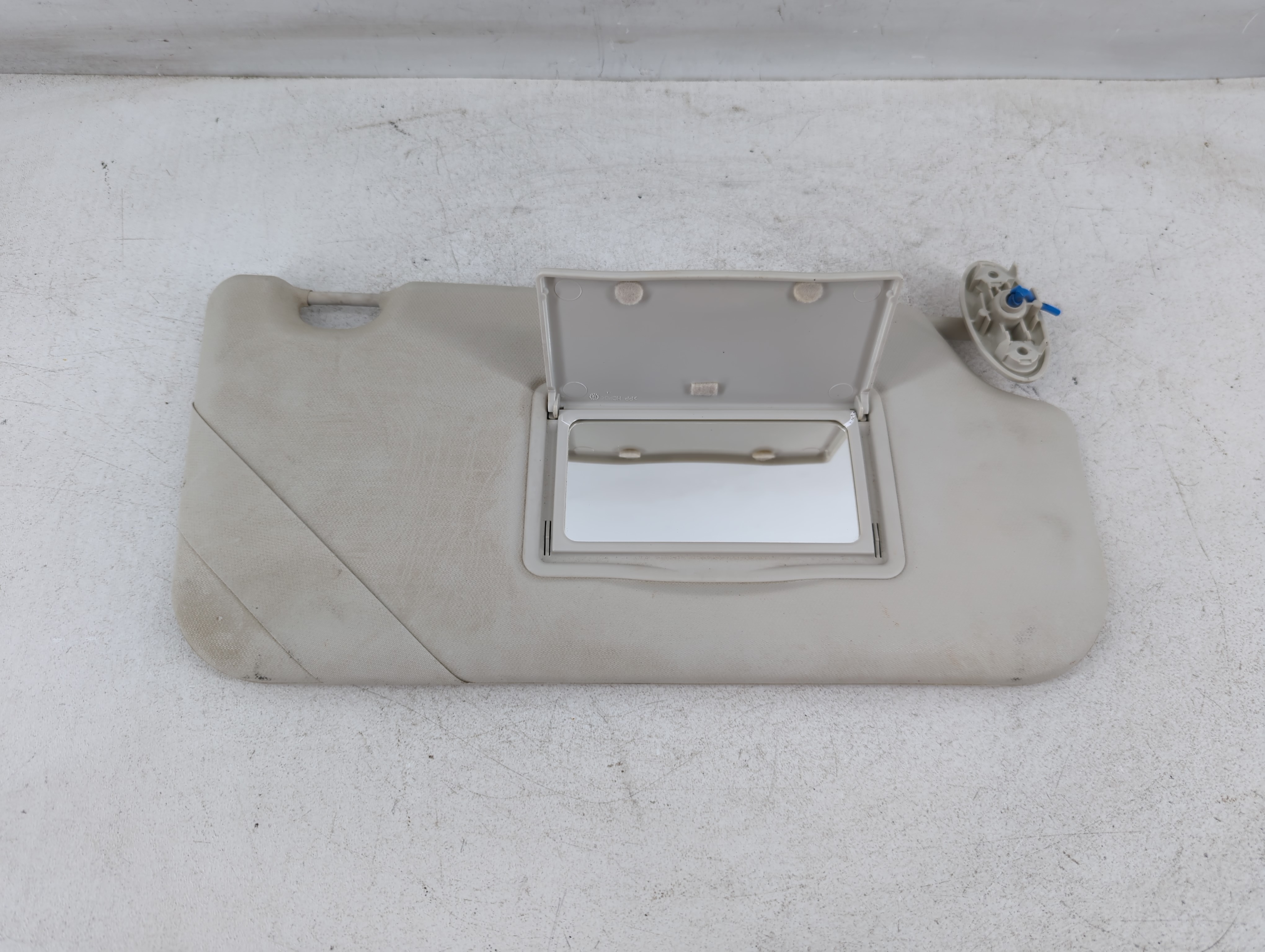 2012-2013 Ford Focus Passenger Sun Visor Mirror Right Sunvisor Grey 1071632 - Oemusedautoparts1.com