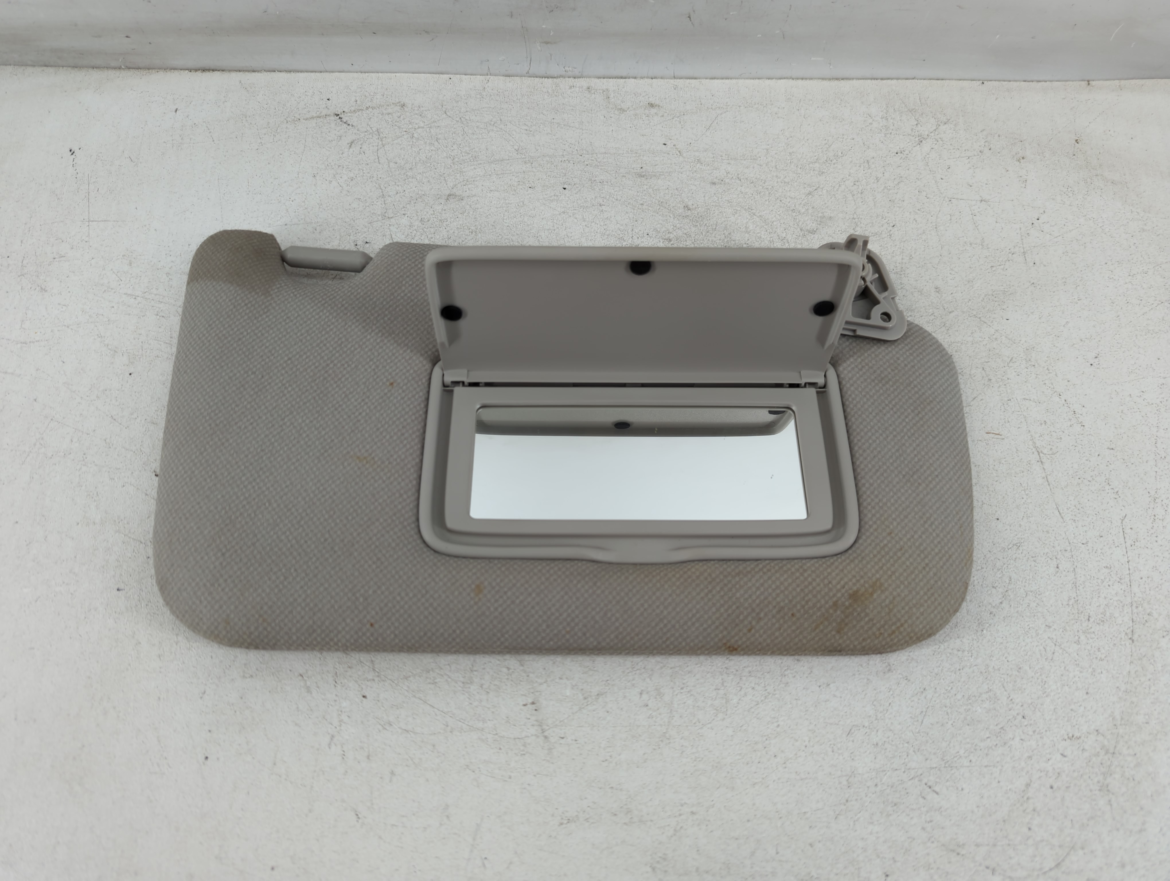 2013-2019 Nissan Sentra Passenger Sun Visor Mirror Right Sunvisor Grey 1071640 - Oemusedautoparts1.com