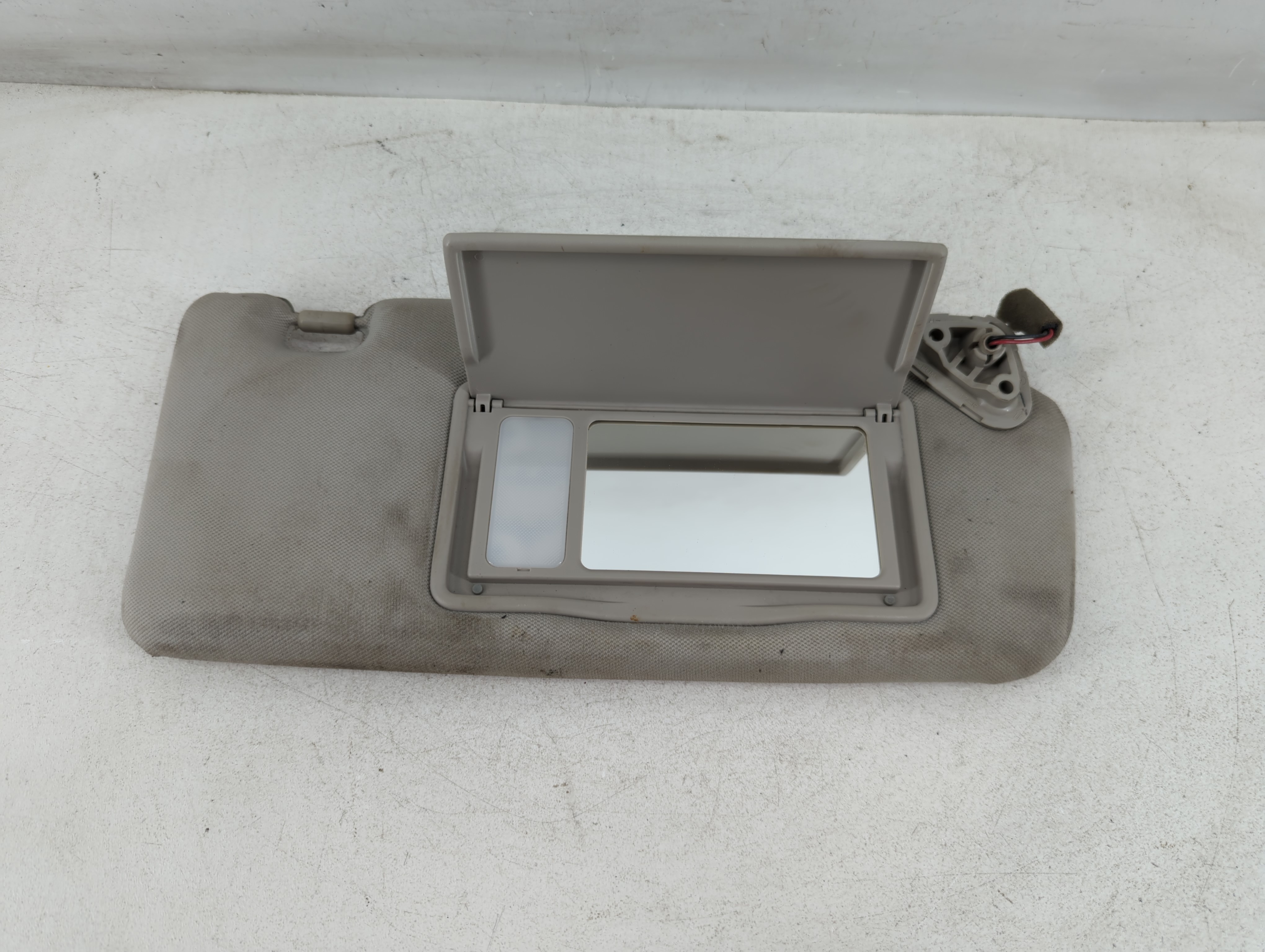 2006-2009 Subaru Legacy Passenger Sun Visor Mirror Right Sunvisor Grey 1071644 - Oemusedautoparts1.com