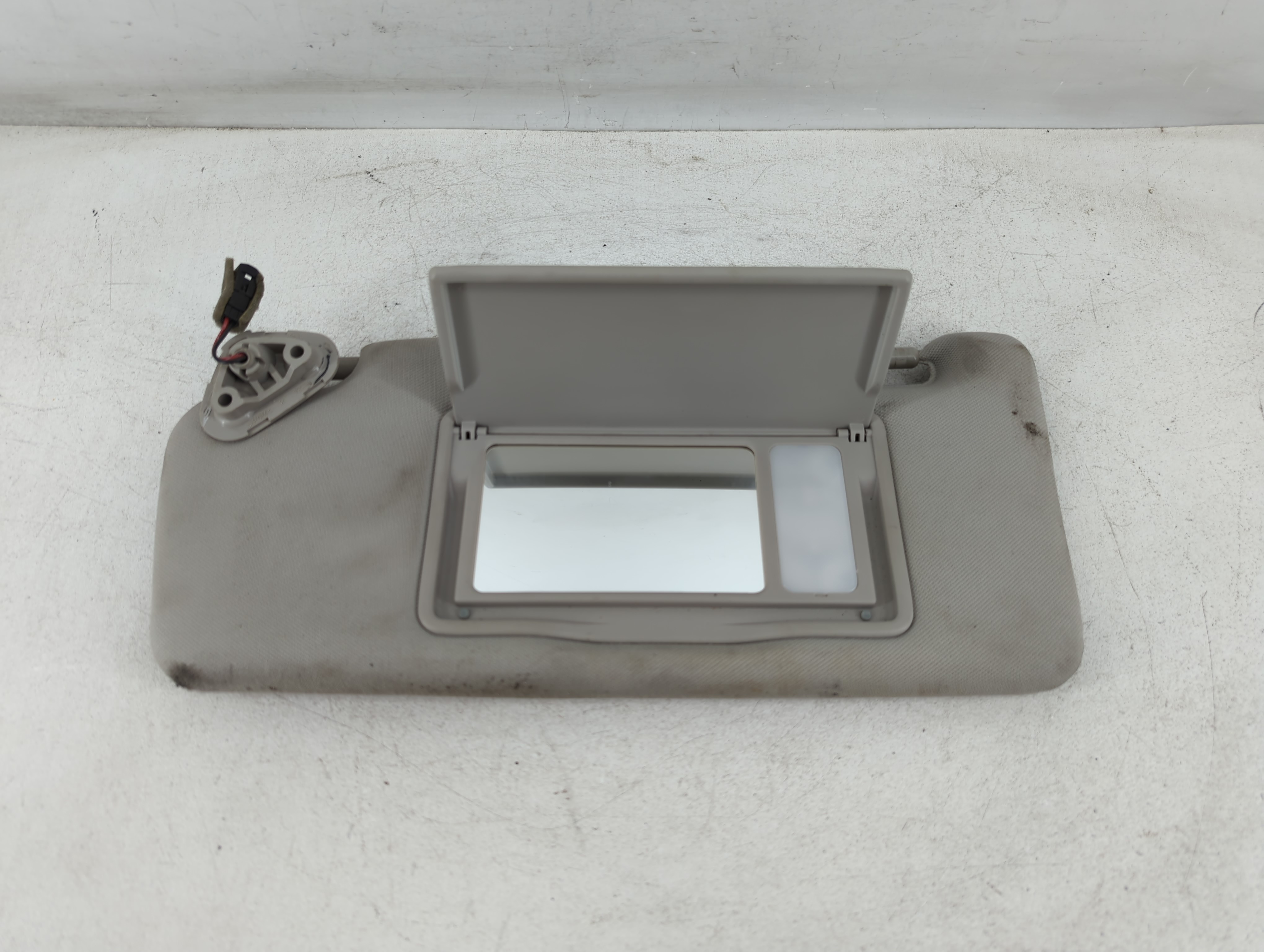 2006-2009 Subaru Legacy Driver Sun Visor Mirror Left Sunvisor Grey 1071645 - Oemusedautoparts1.com