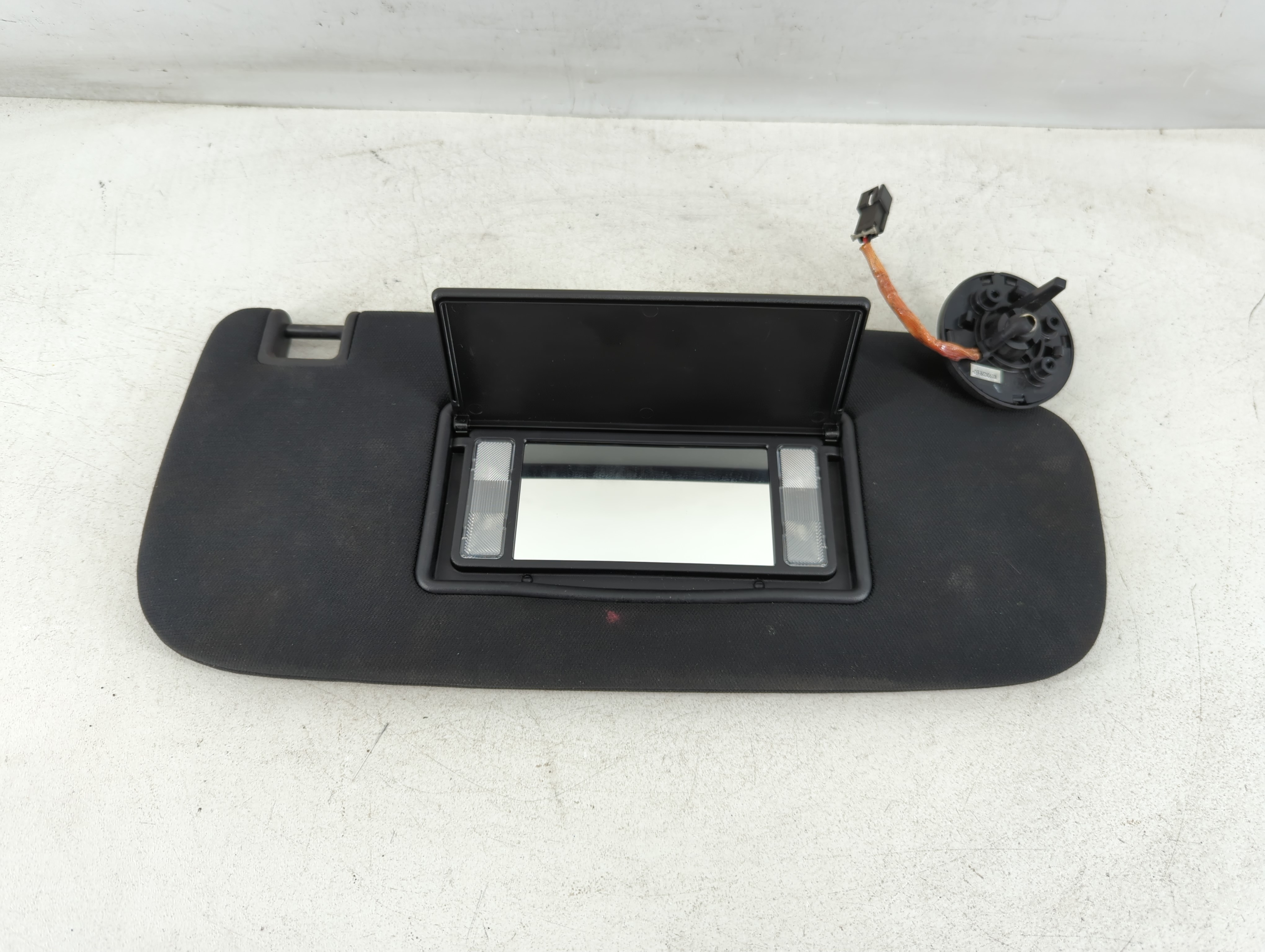 2014-2022 Jeep Grand Cherokee Passenger Sun Visor Mirror Right Sunvisor 1071647 - Oemusedautoparts1.com