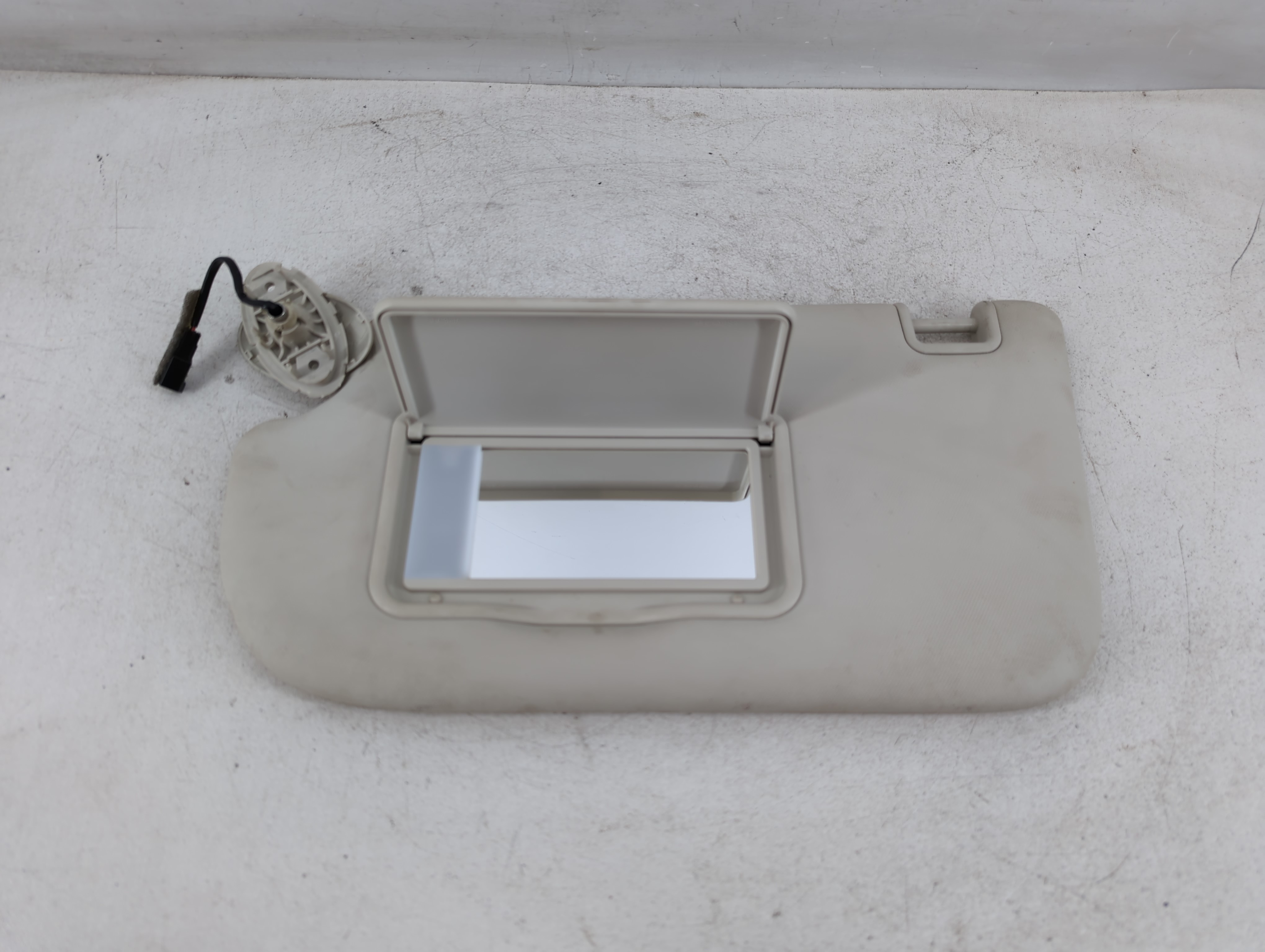 2013-2019 Ford Escape Driver Sun Visor Mirror Left Sunvisor Ivory 1071649 - Oemusedautoparts1.com