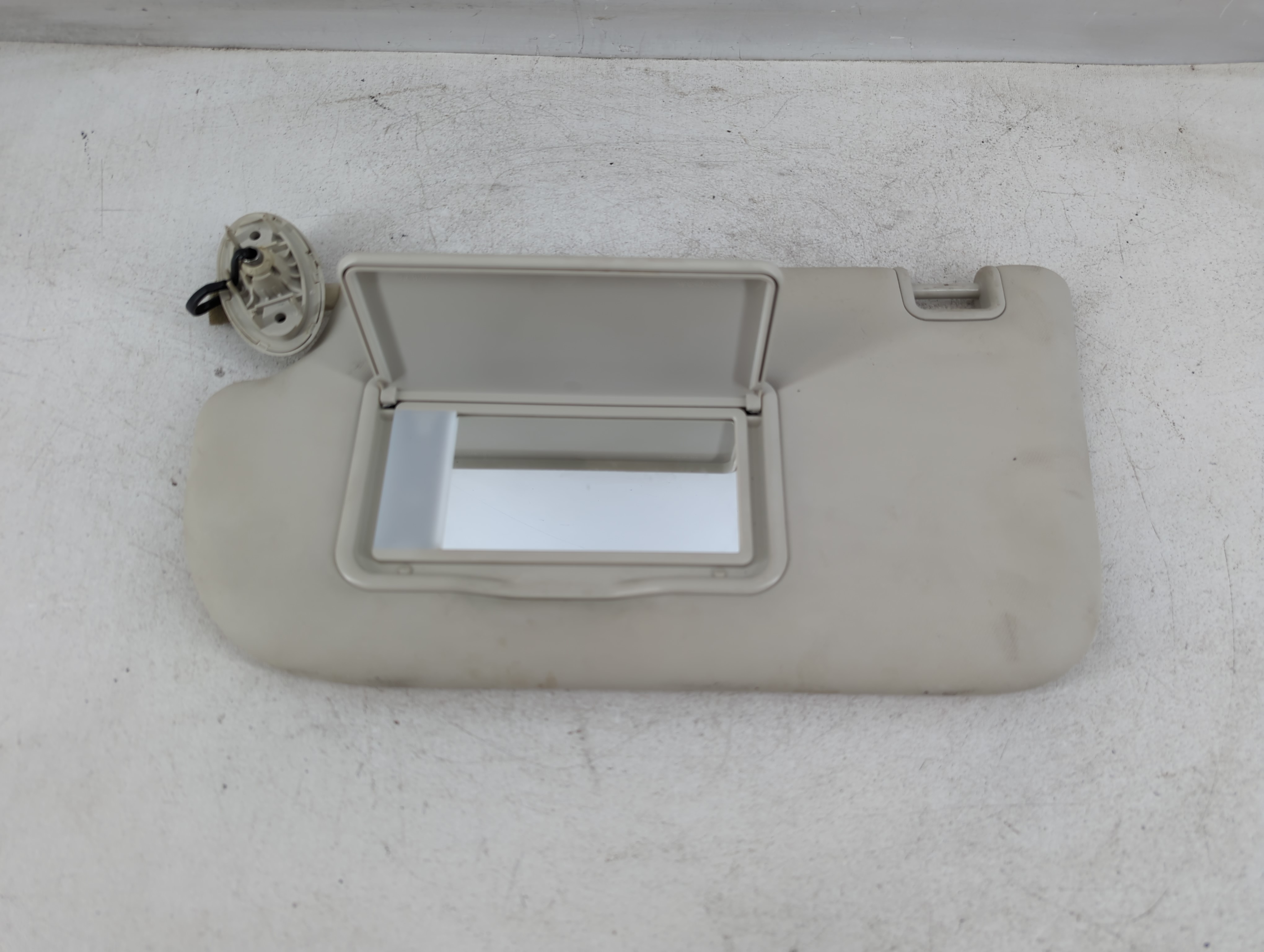 2013-2019 Ford Escape Driver Sun Visor Mirror Left Sunvisor Ivory 1071650 - Oemusedautoparts1.com
