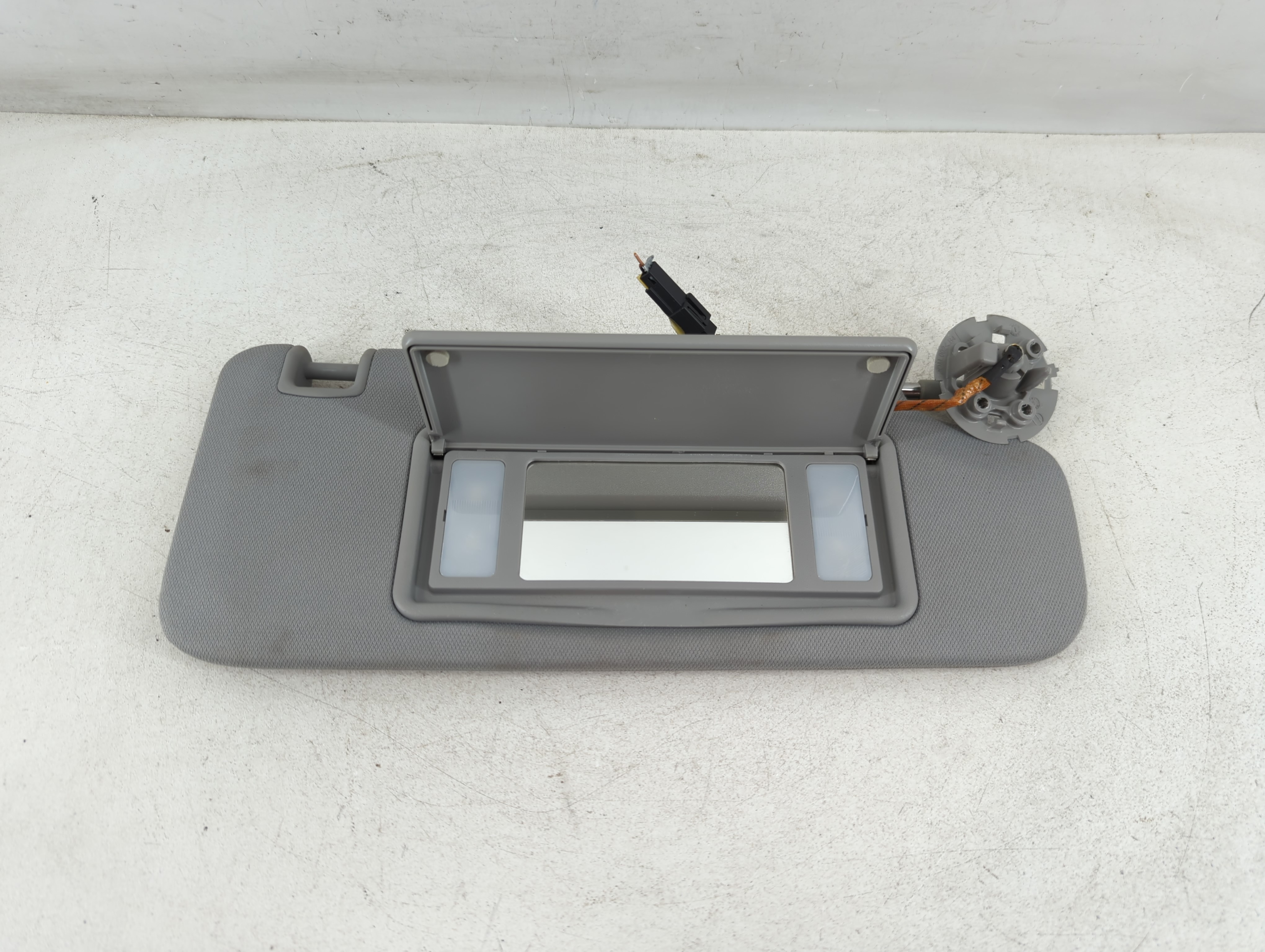 2016-2021 Chevrolet Malibu Passenger Sun Visor Mirror Right Sunvisor 1071671 - Oemusedautoparts1.com