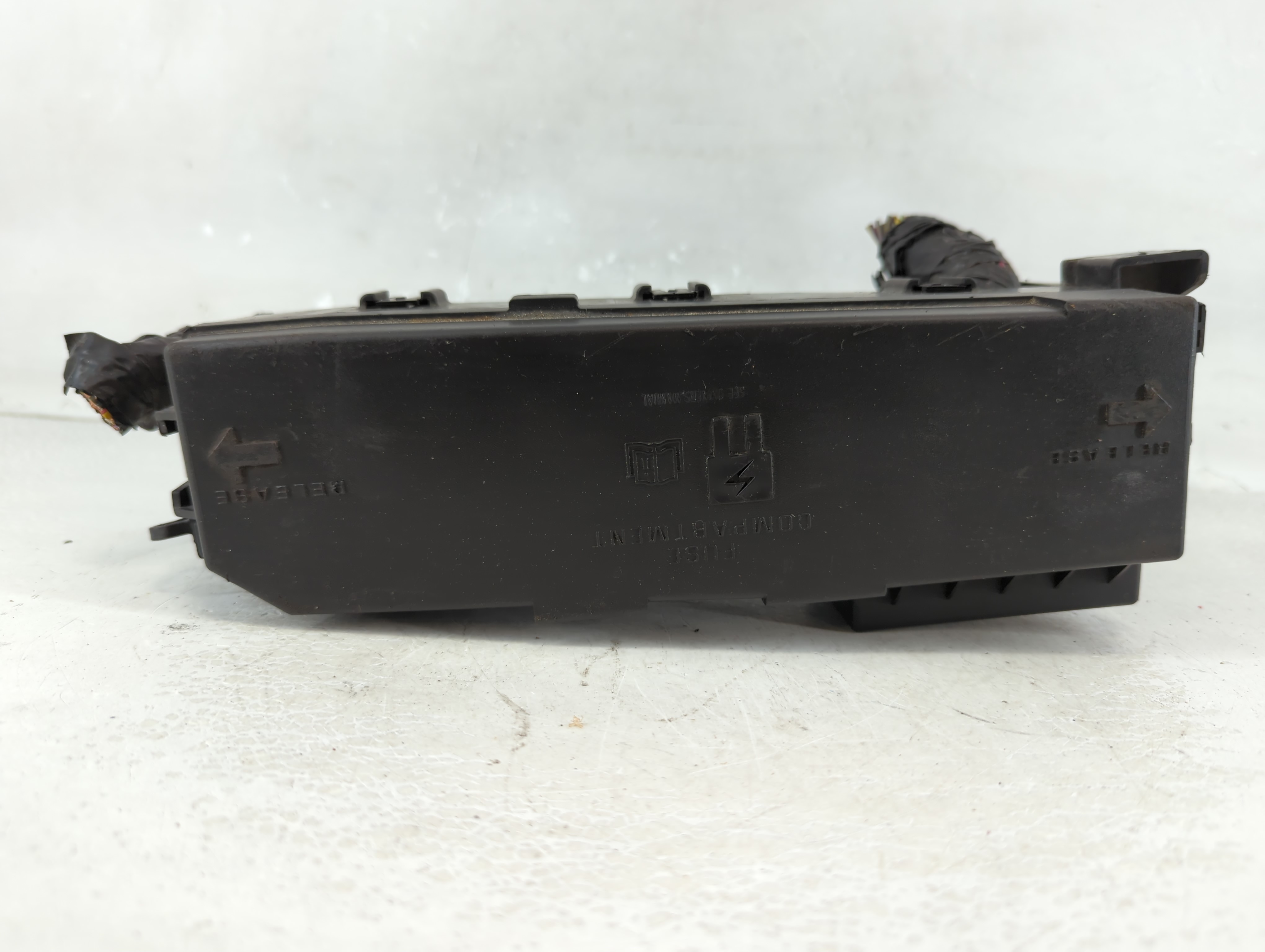 2008-2008 Ford Escape Fusebox Fuse Box Relay Module 8l8t-14a003-ae 1071686 - Oemusedautoparts1.com