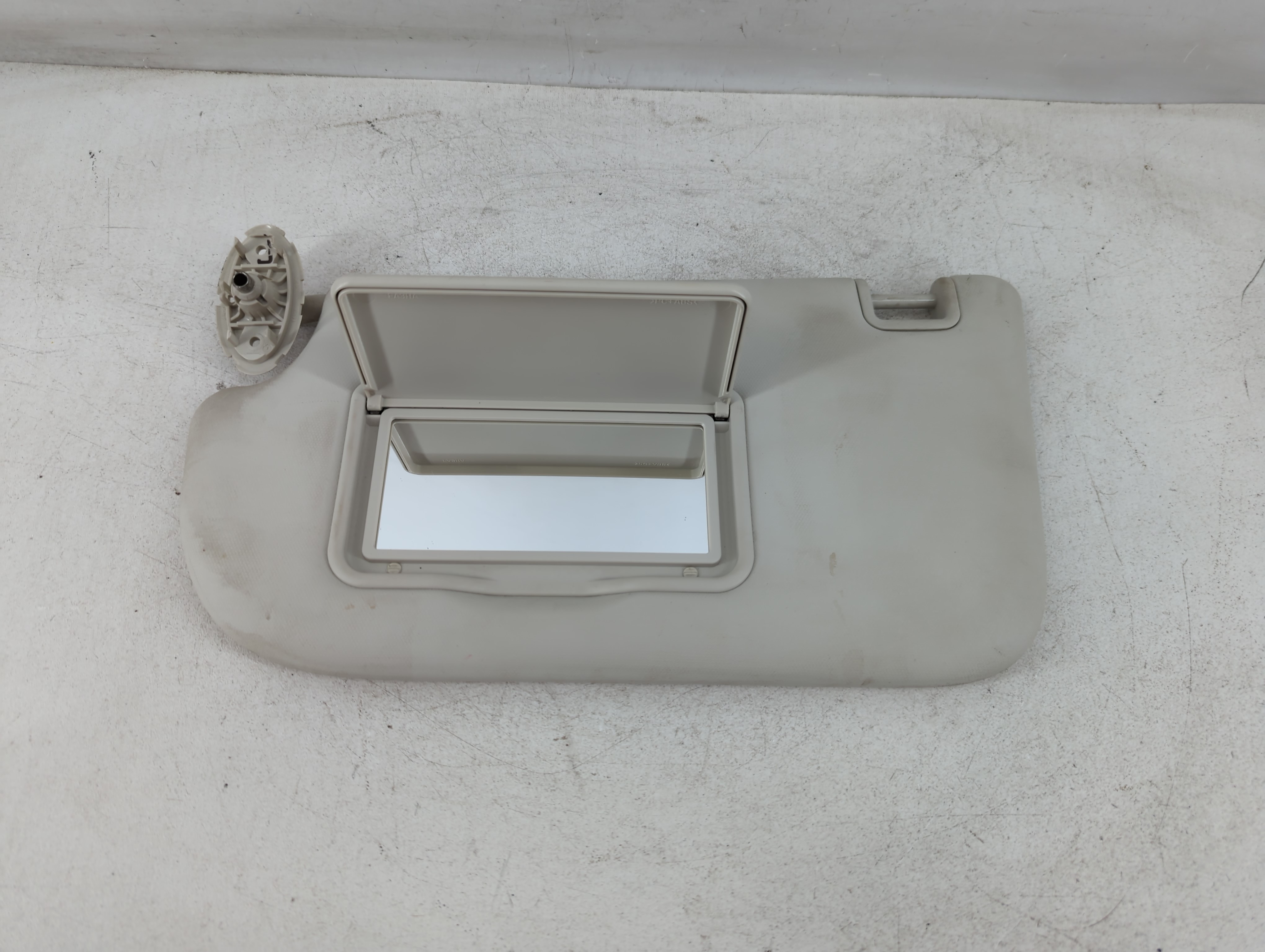 Picture of 2013-2019 Ford Escape Passenger Sun Visor Mirror Right Sunvisor Cream 1071690