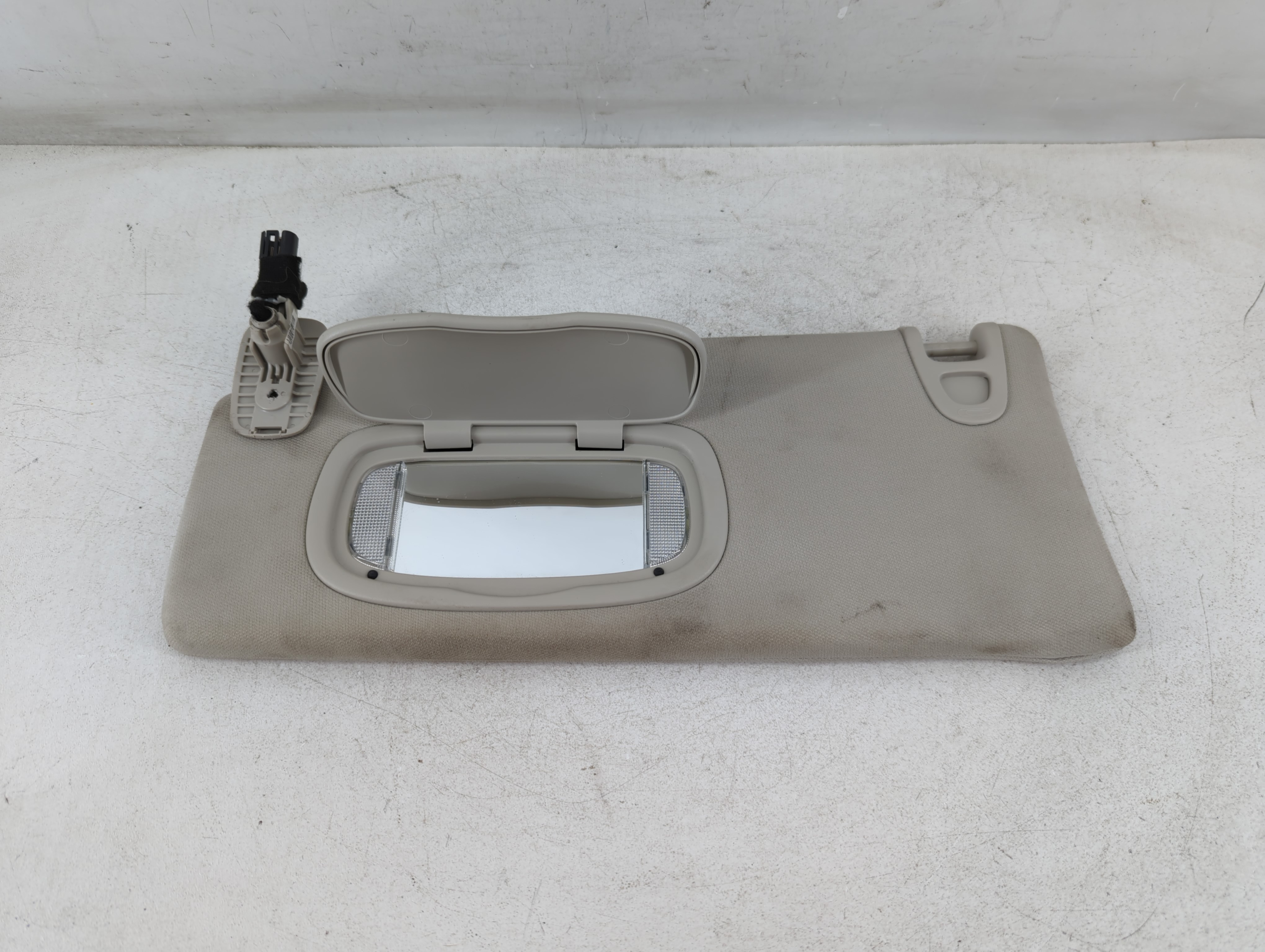 2014-2018 Jeep Cherokee Passenger Sun Visor Mirror Right Sunvisor Gray 1071691 - Oemusedautoparts1.com