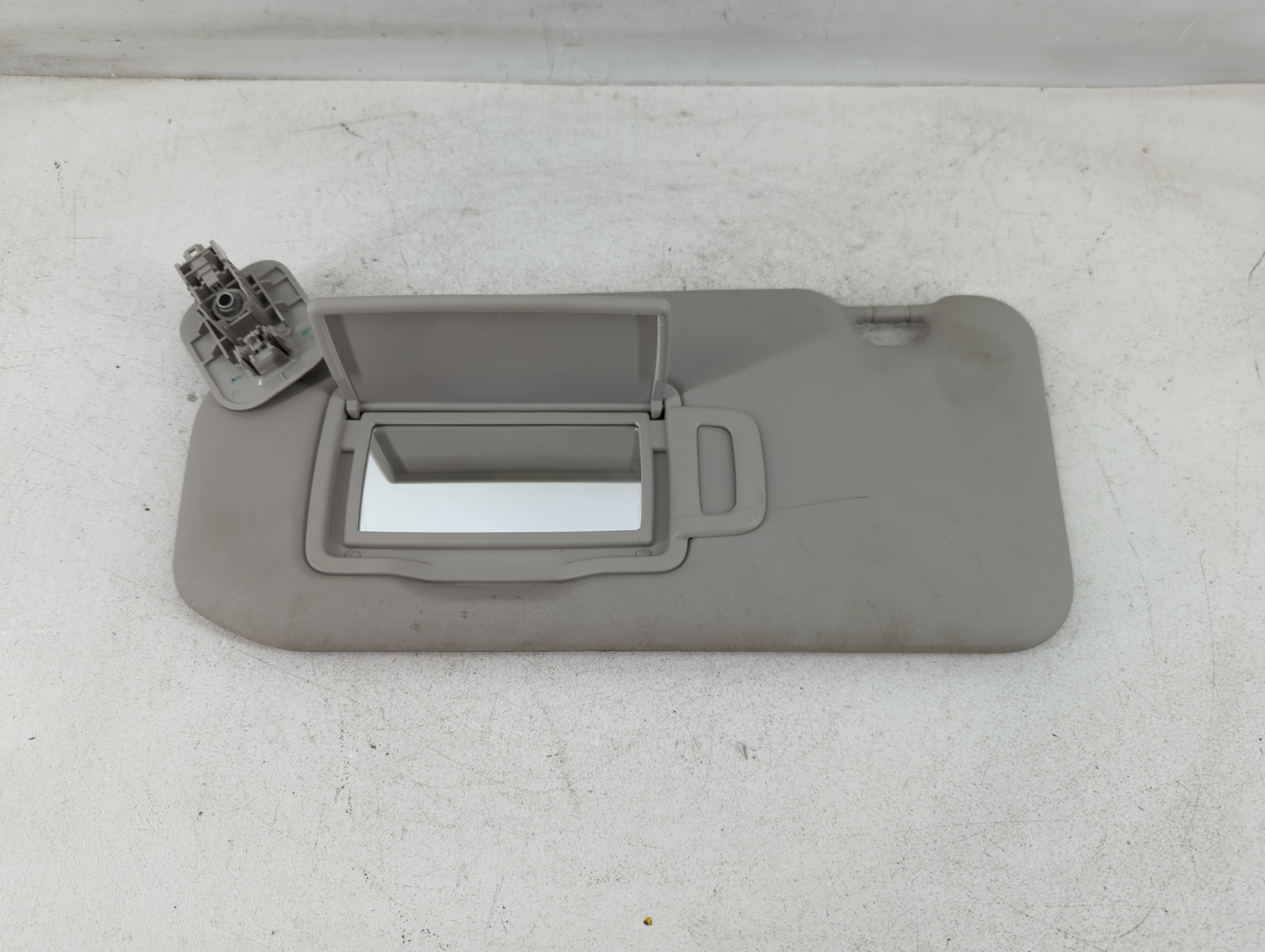 2020-2022 Nissan Sentra Driver Sun Visor Mirror Left Sunvisor Grey 1071693 - Oemusedautoparts1.com