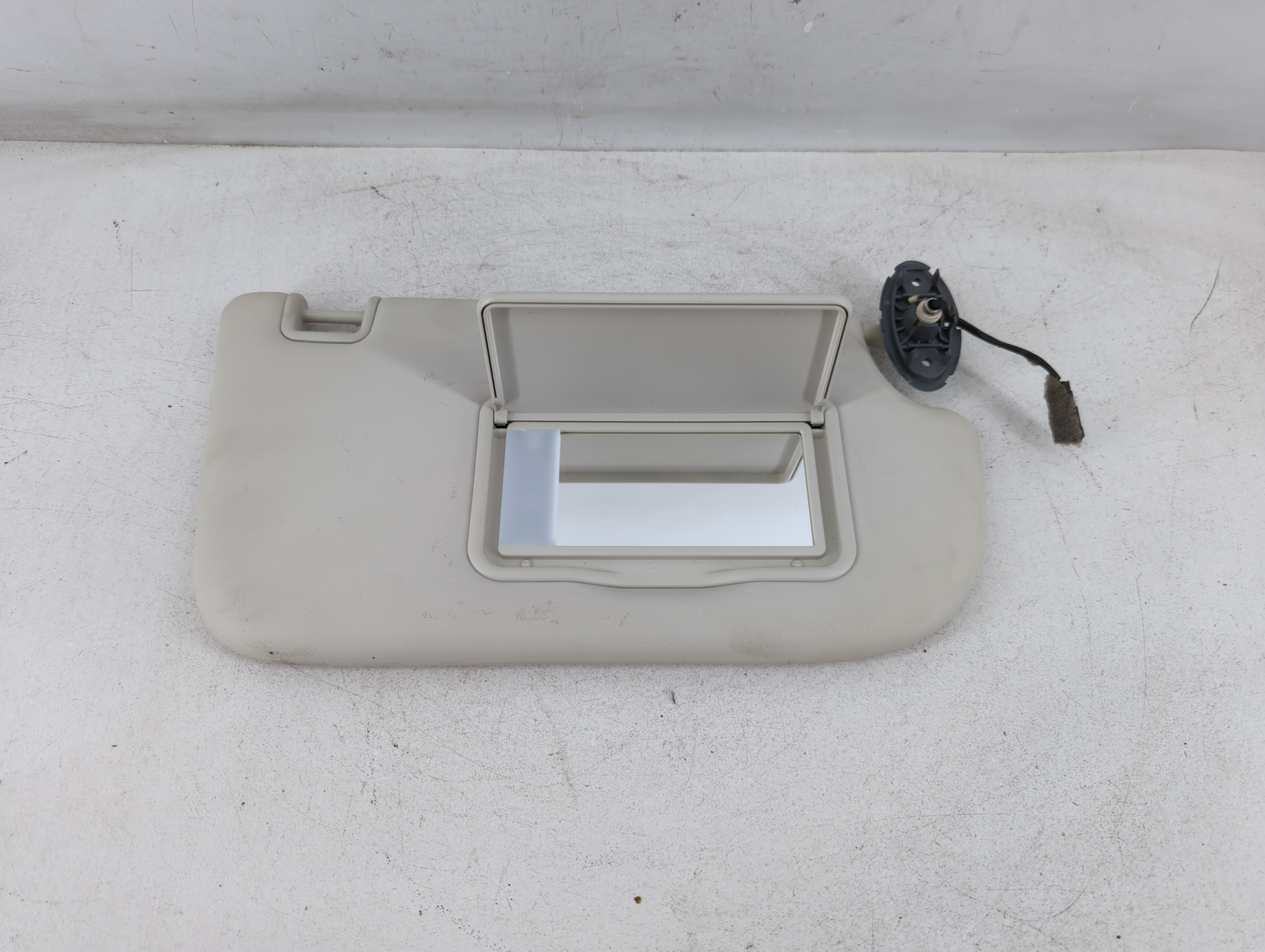 2013-2015 Ford Focus Passenger Sun Visor Mirror Right Sunvisor 1071694 - Oemusedautoparts1.com