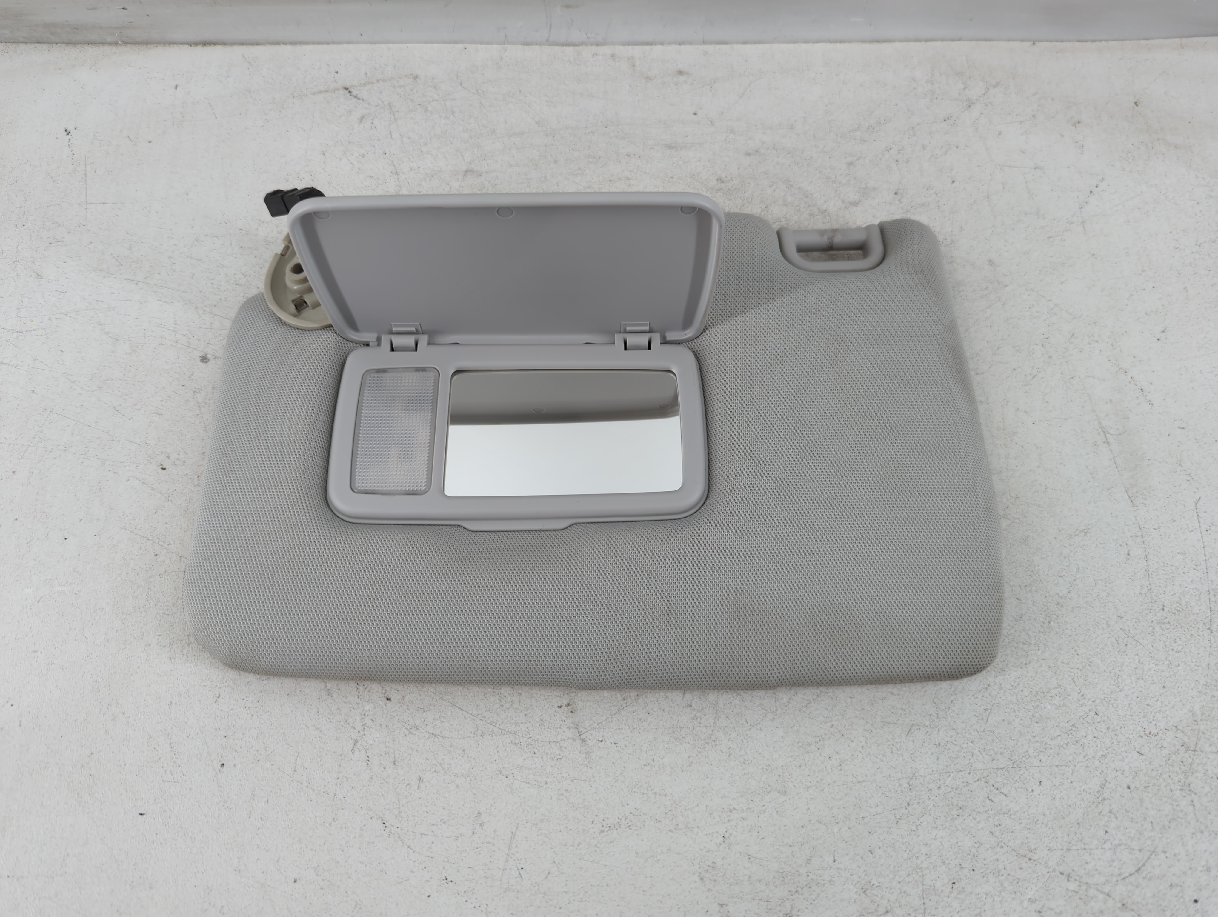 2017-2018 Subaru Forester Driver Sun Visor Mirror Left Sunvisor Ivory 1071731 - Oemusedautoparts1.com