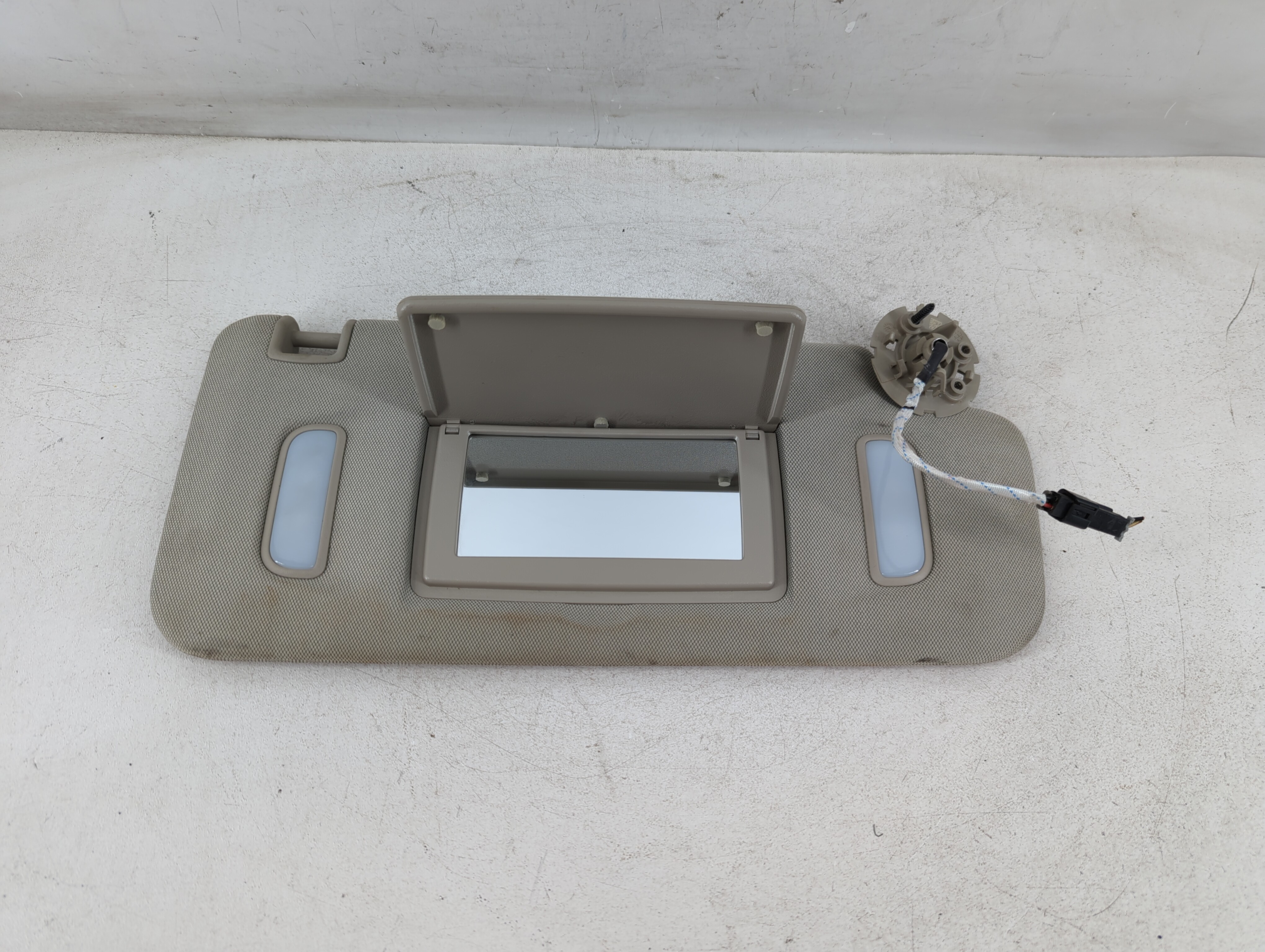 2013-2021 Buick Encore Passenger Sun Visor Mirror Right Sunvisor Grey 1071738 - Oemusedautoparts1.com