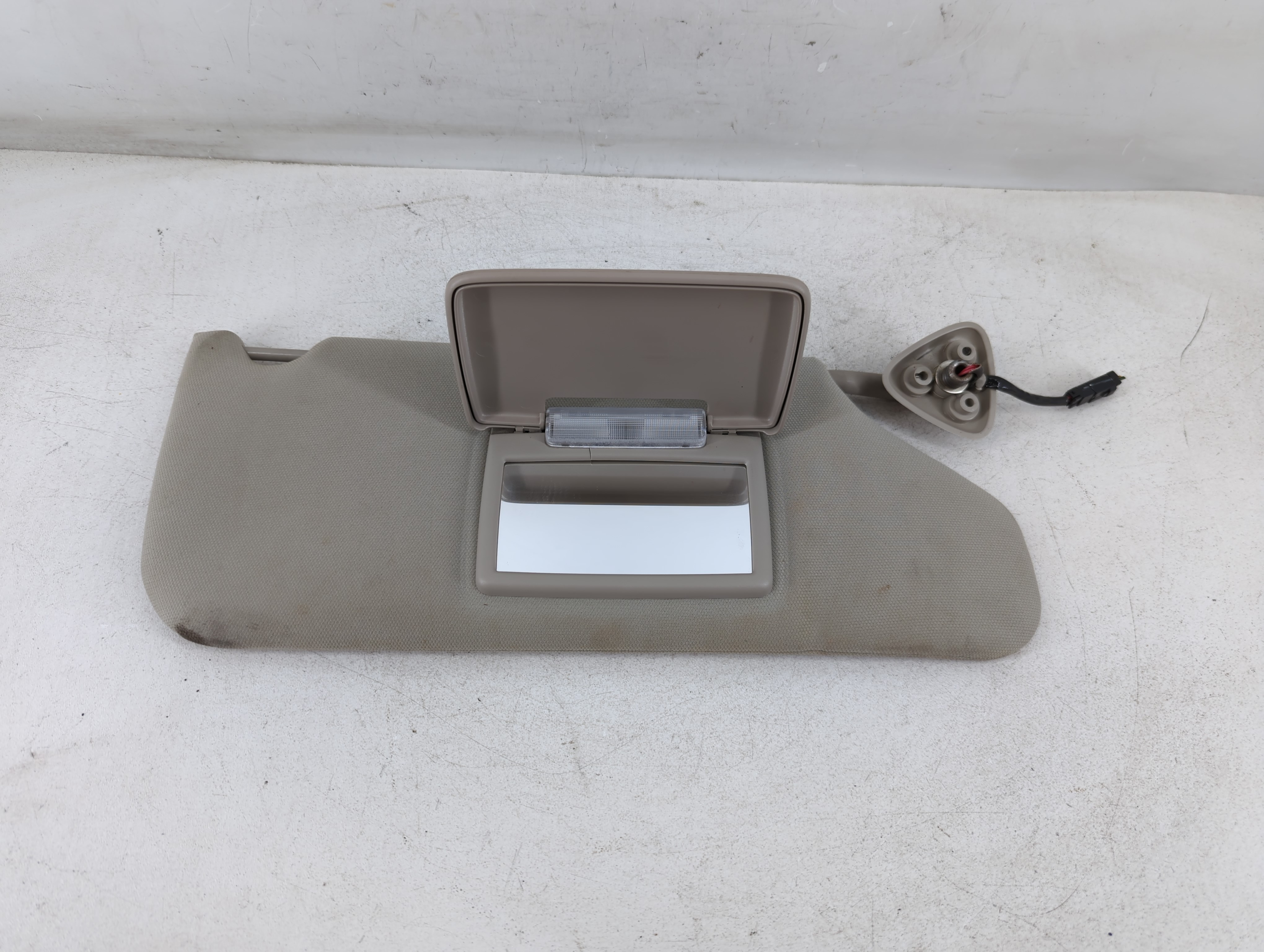2006-2007 Dodge Charger Passenger Sun Visor Mirror Right Sunvisor Grey 1071747 - Oemusedautoparts1.com
