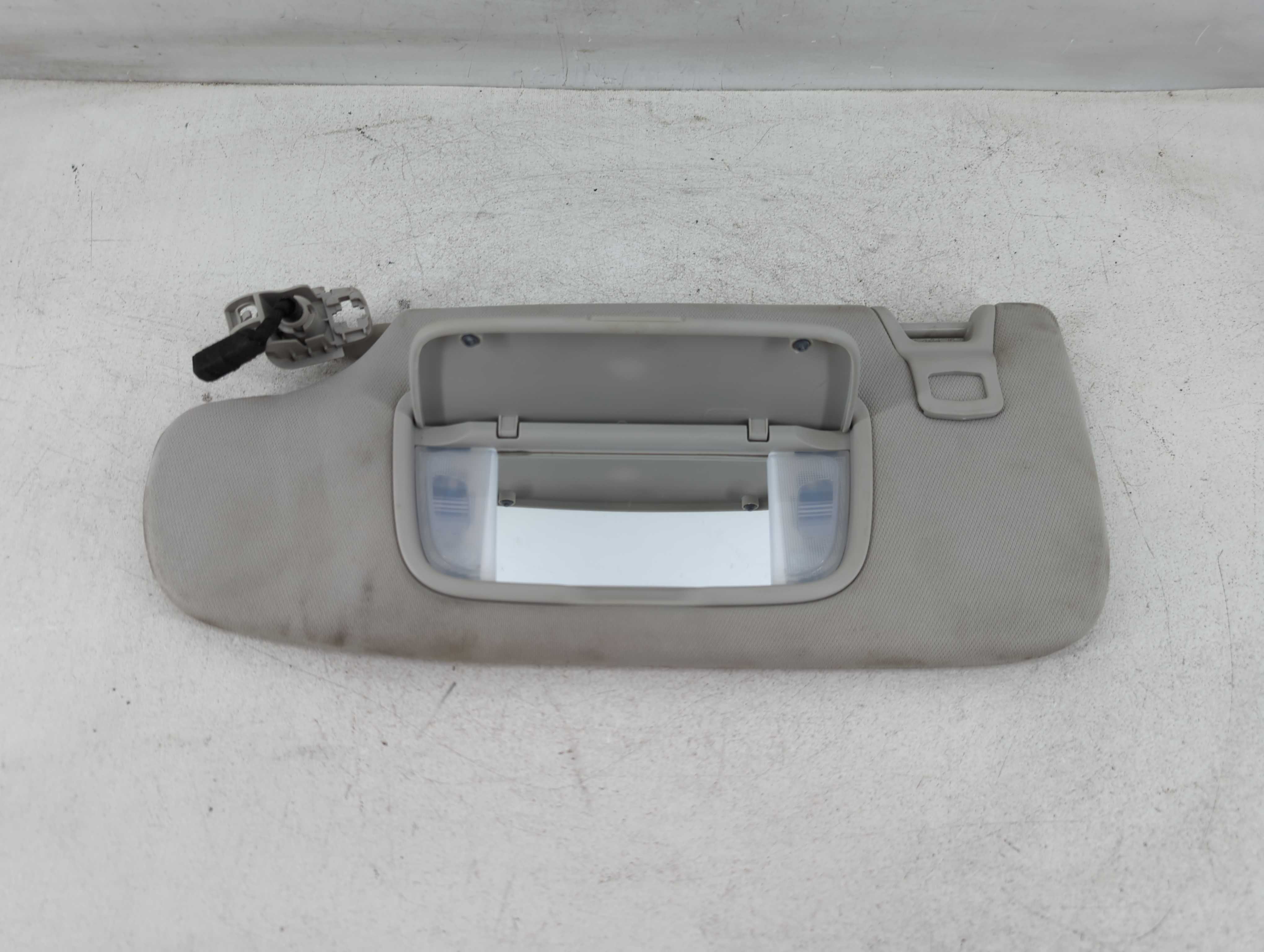 2013-2014 Ford Fusion Driver Sun Visor Mirror Left Sunvisor Ivory 1071755 - Oemusedautoparts1.com