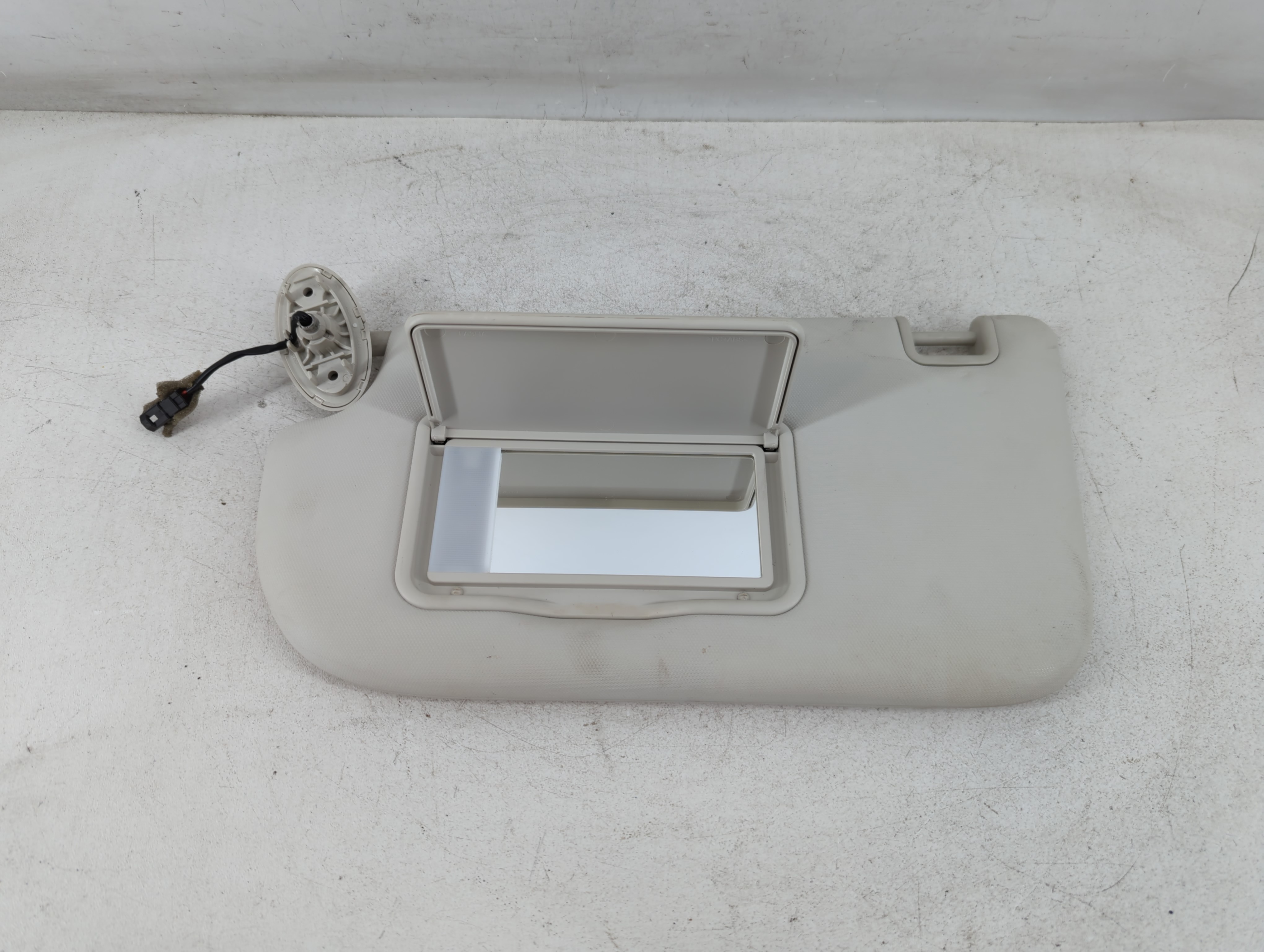 2013-2019 Ford Escape Driver Sun Visor Mirror Left Sunvisor Cream 1071756 - Oemusedautoparts1.com