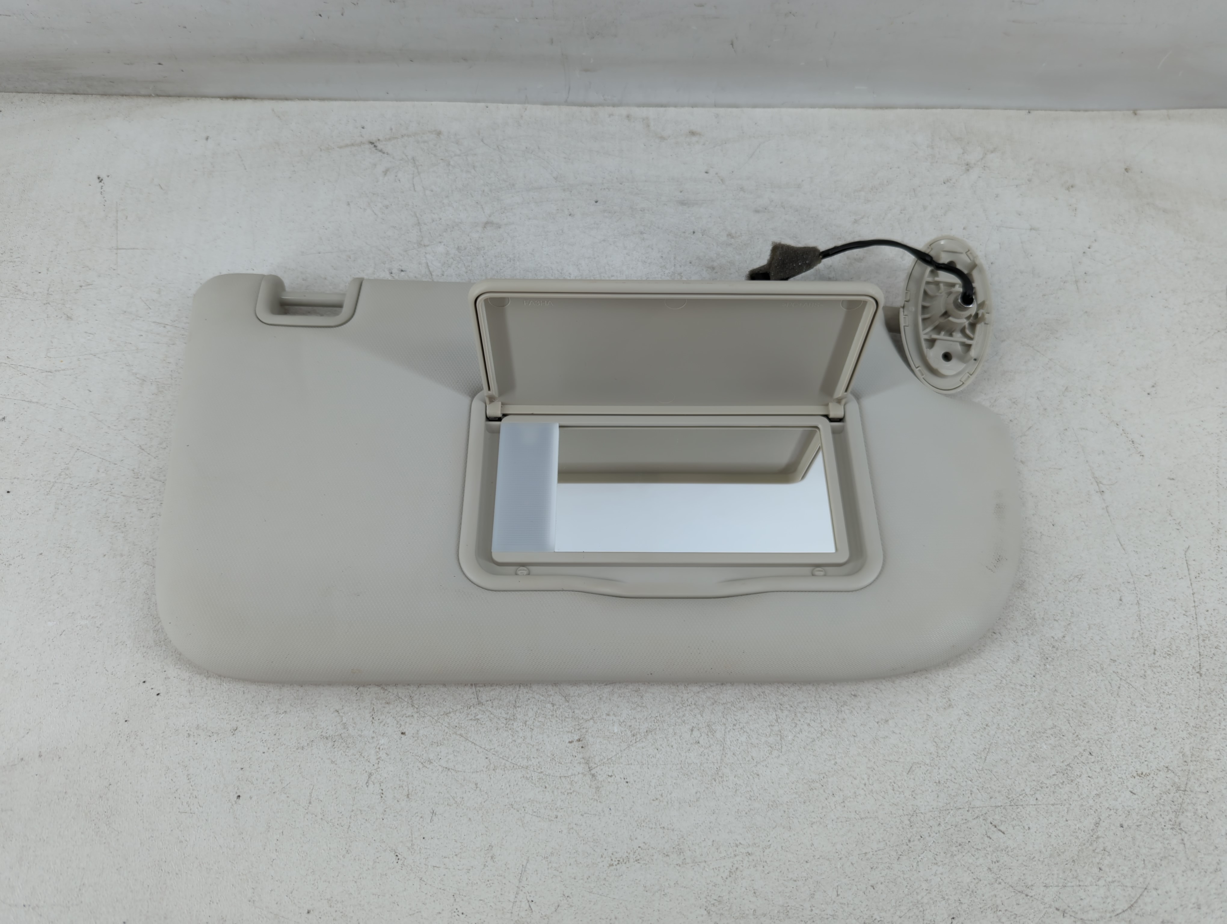 2013-2019 Ford Escape Passenger Sun Visor Mirror Right Sunvisor Cream 1071757 - Oemusedautoparts1.com
